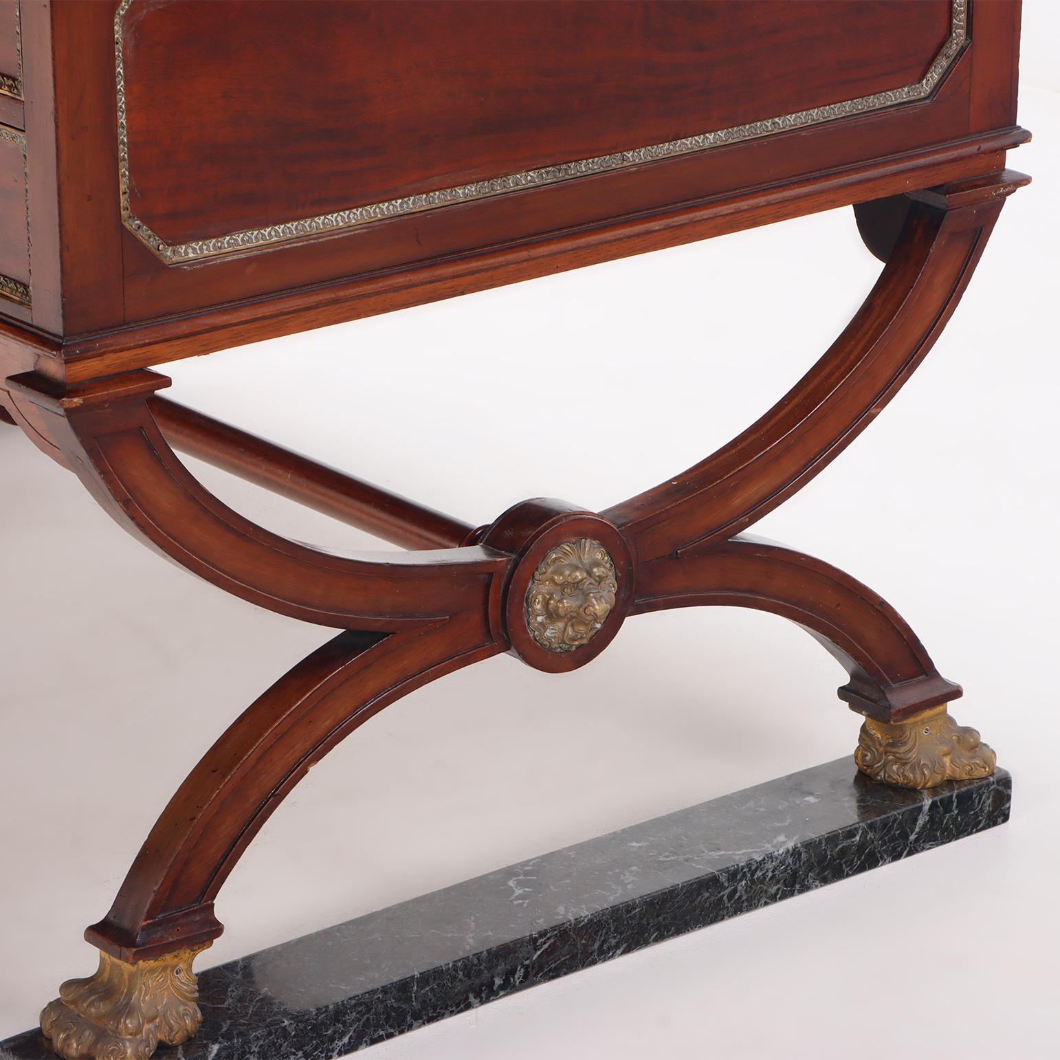 Francese Scrivania in mogano con piano in pelle in stile Impero francese, C.C. 1890 in vendita