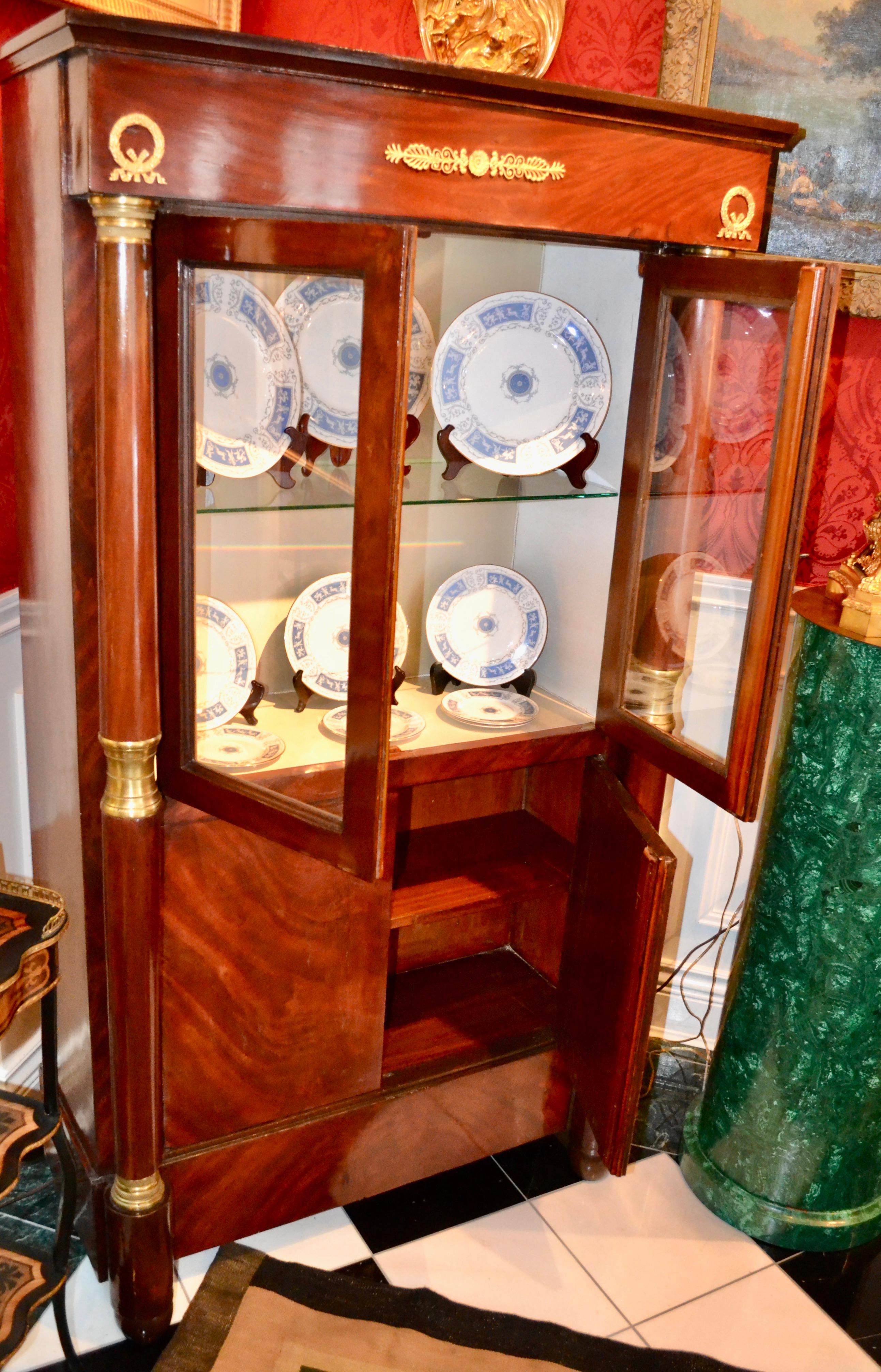 French Empire Style Mahogany and Gilt Bronze Bookcase / Display Cabinet In Good Condition For Sale In Vancouver, British Columbia