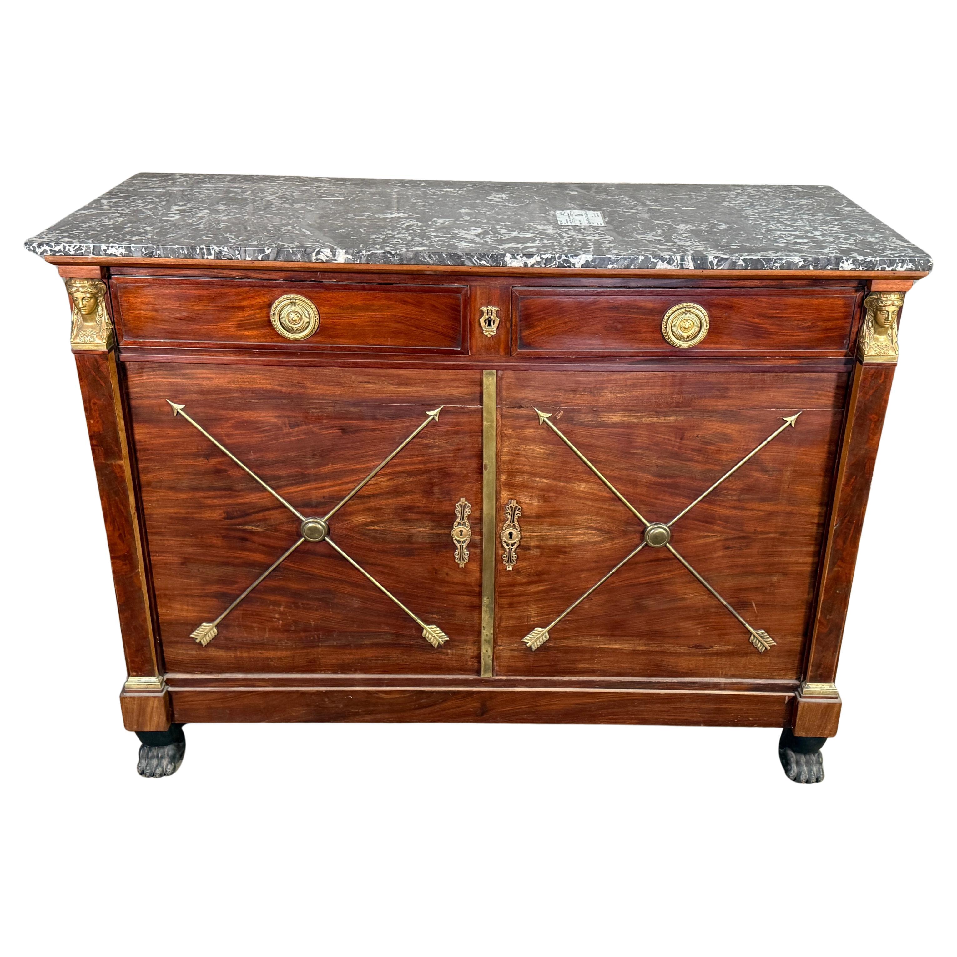 Buffet in stile impero francese in mogano con maniglie e finiture in ormù in vendita