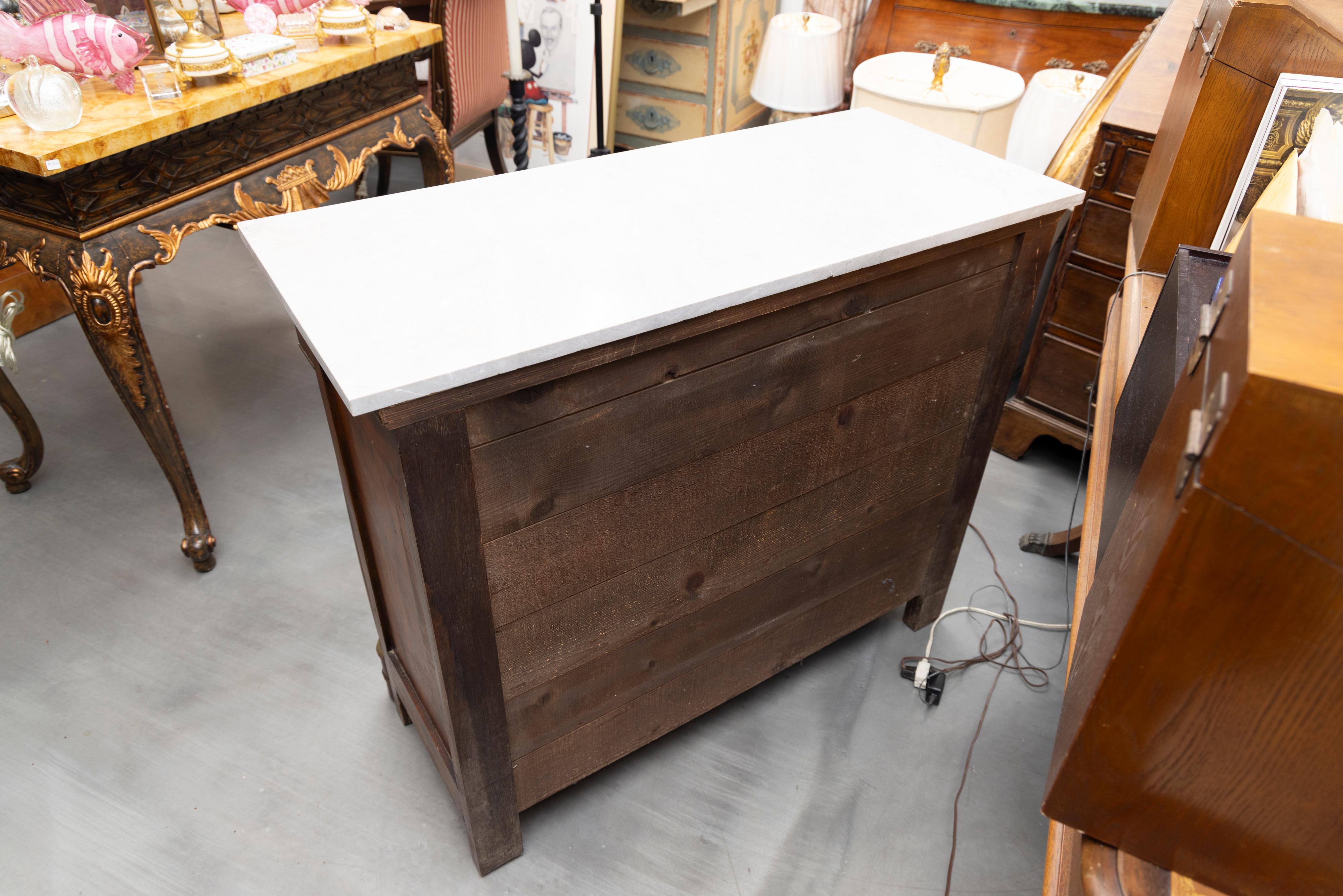 Stile impero Commode in stile Impero francese in mogano con piano in marmo in vendita