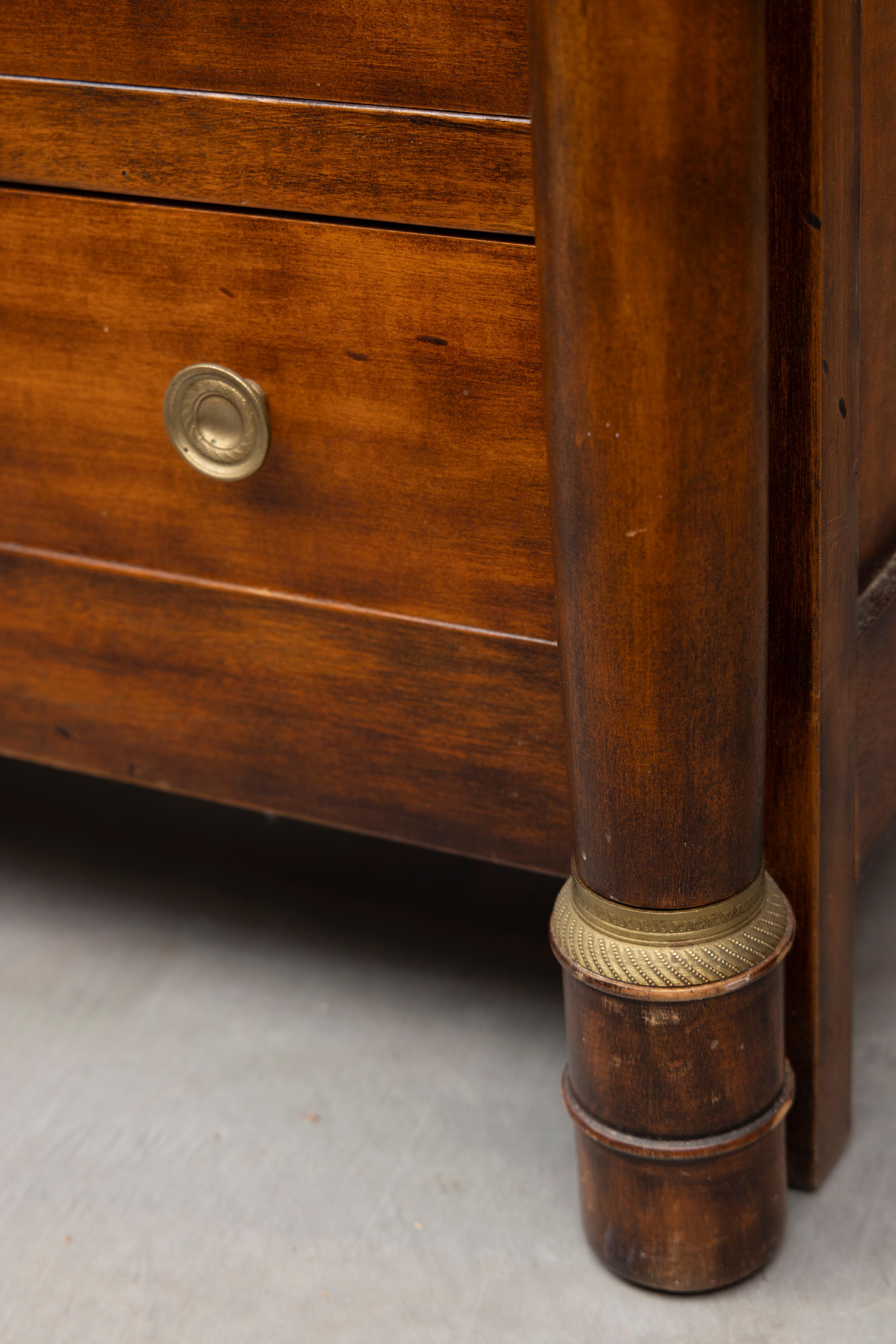Francese Commode in stile Impero francese in mogano con piano in marmo in vendita