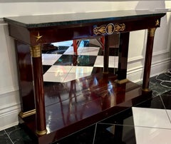 Consola de Caoba Estilo Imperio Francés con Monturas de Bronce Dorado y Fondo de Espejo