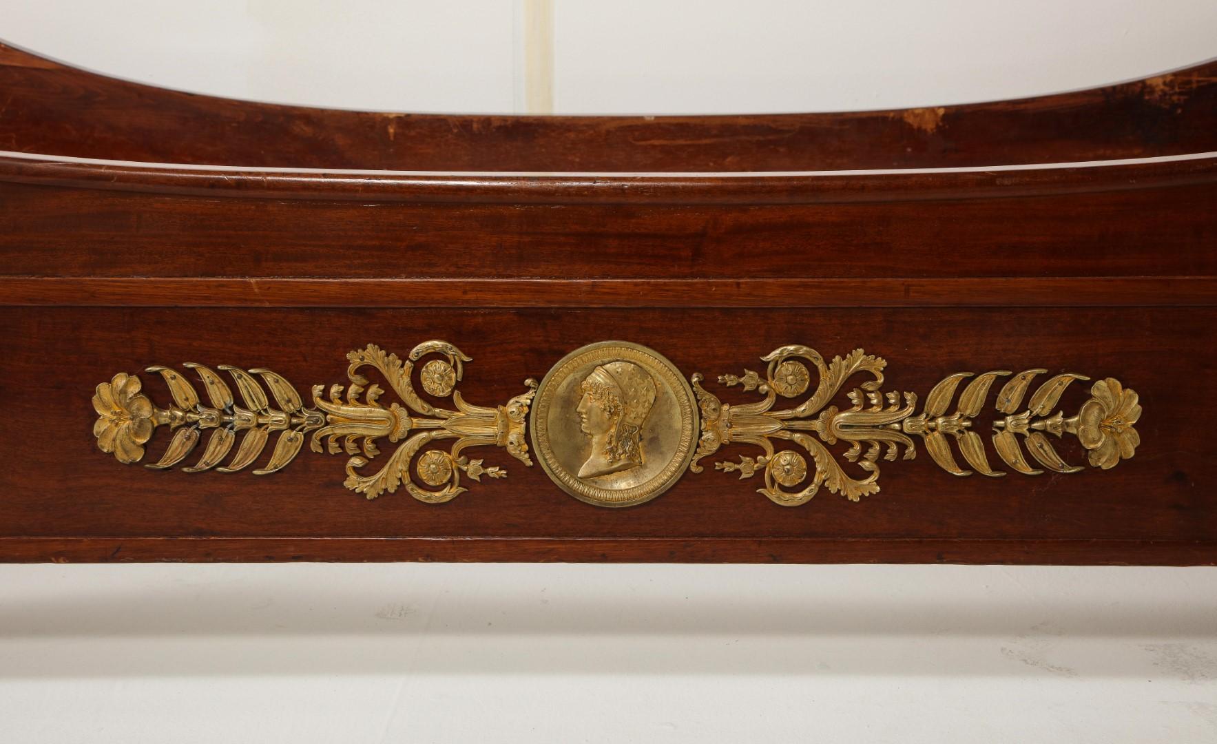 French Empire Style Mahogany Daybed with Ormolu Mounts and Velvet Upholstery For Sale 4