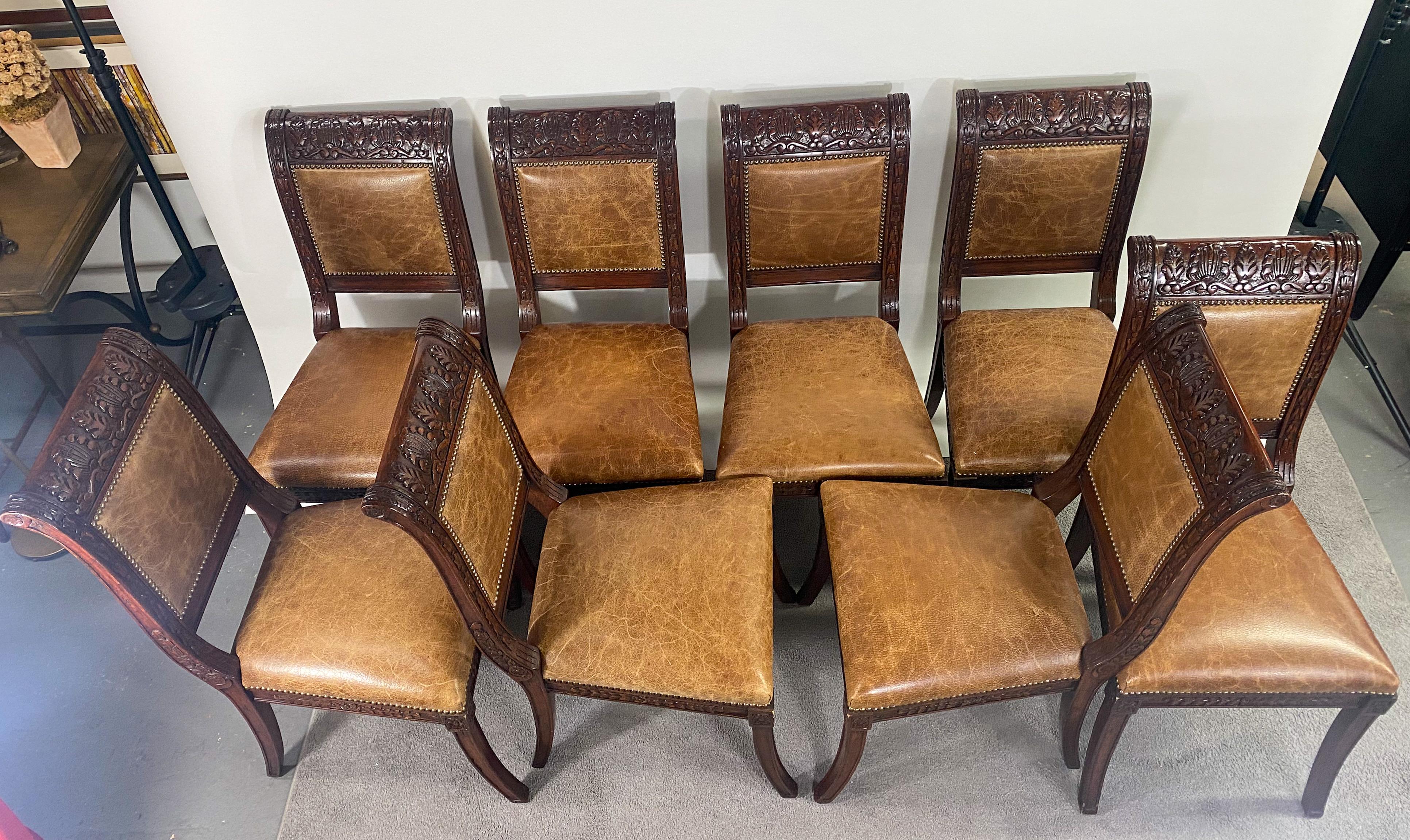 Chaise de salle à manger de style Empire français en acajou et pieds sabres en cuir, ensemble de 8 pièces en vente 13