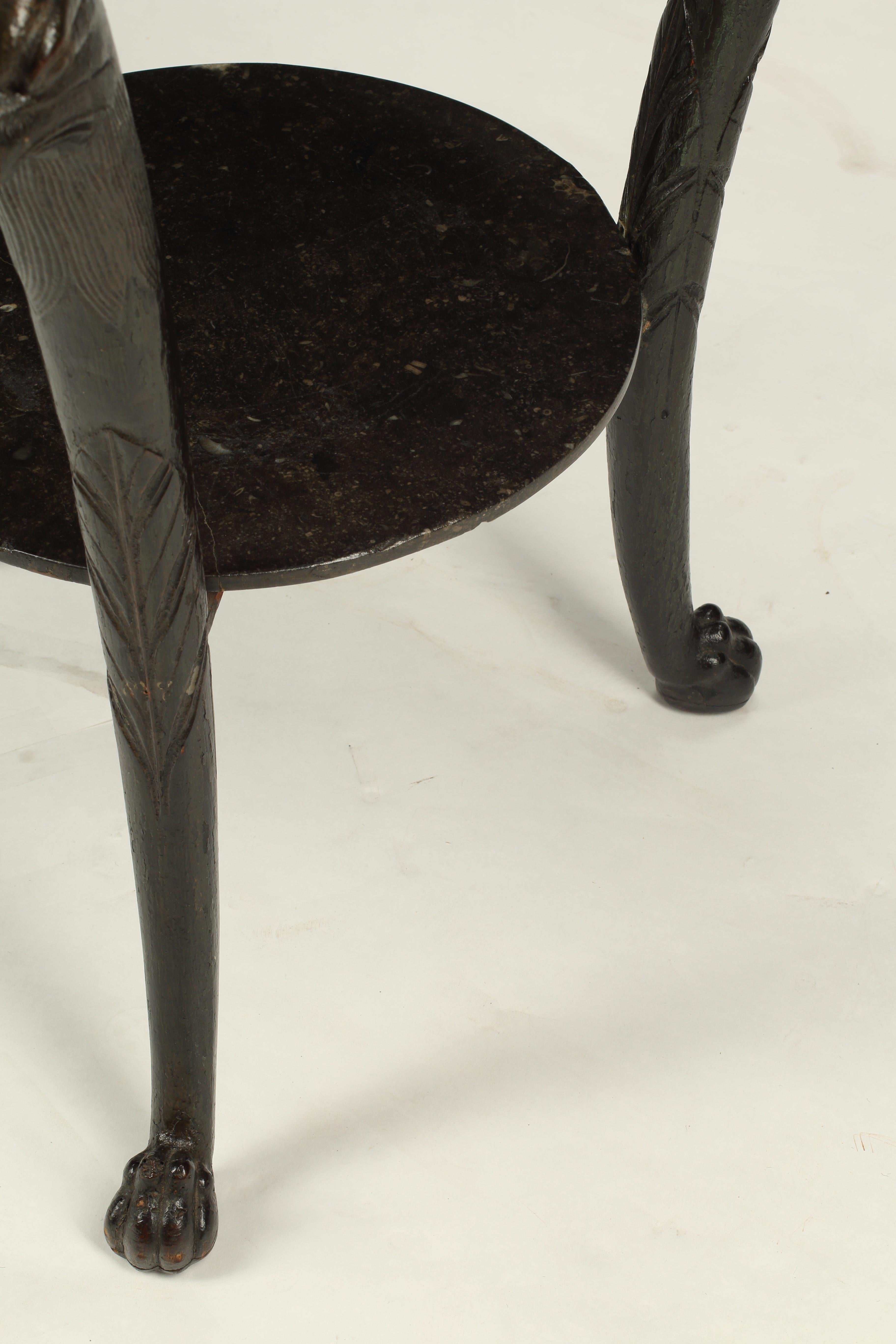 Français Table en acajou de style Empire français avec plateau en marbre, 19ème siècle en vente