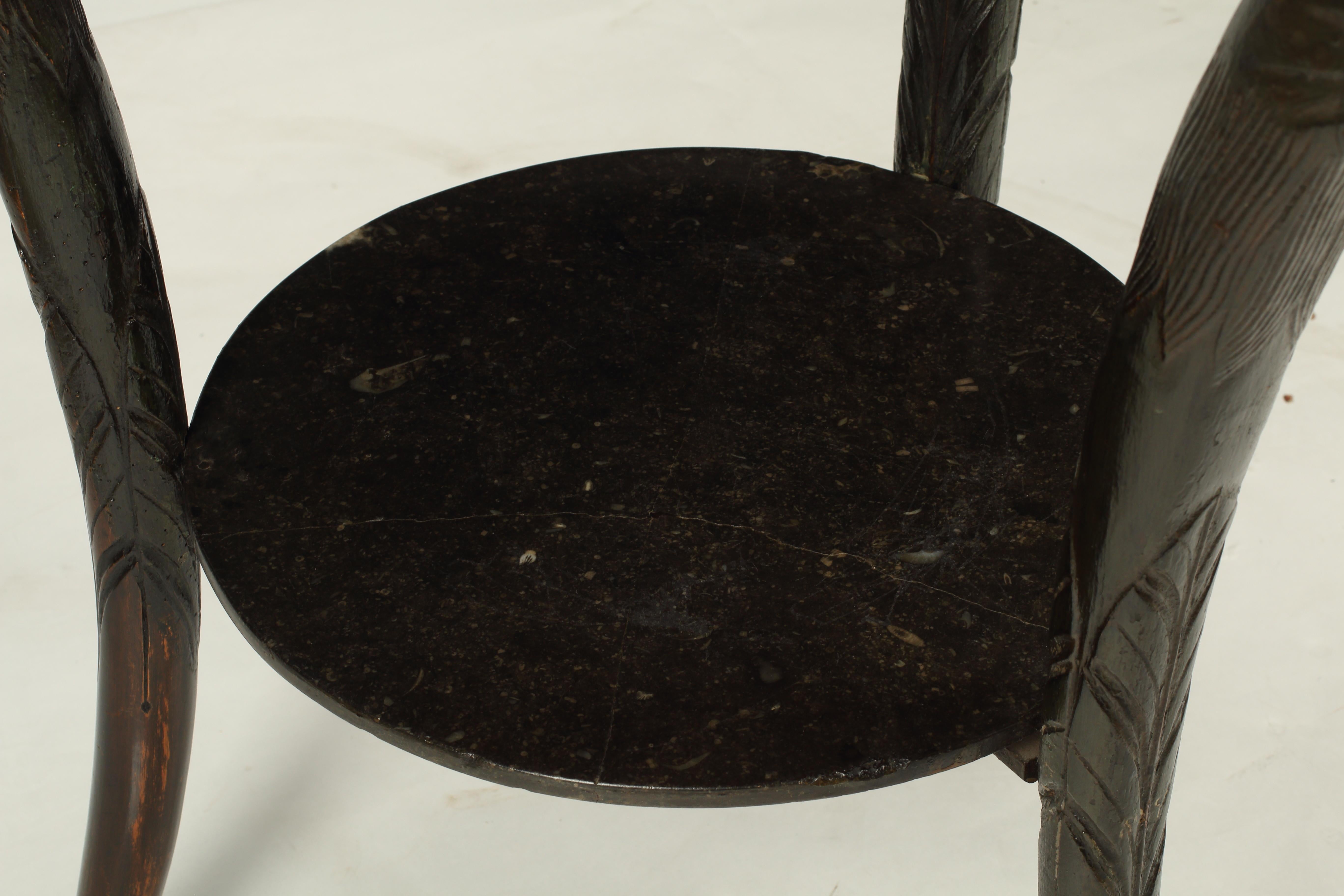 Table en acajou de style Empire français avec plateau en marbre, 19ème siècle Bon état - En vente à El Monte, CA