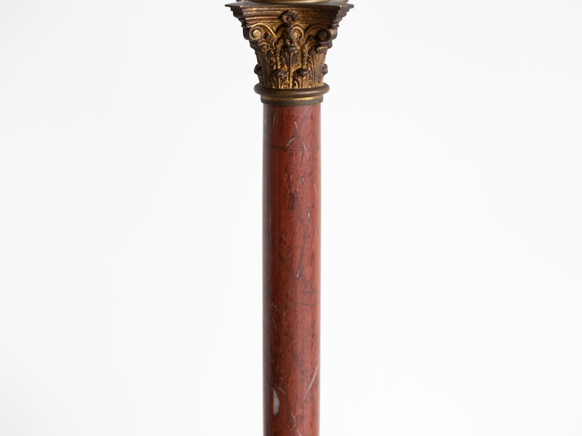 Marmorsäulen-Tischlampe im französischen Empire-Stil (20. Jahrhundert) im Angebot