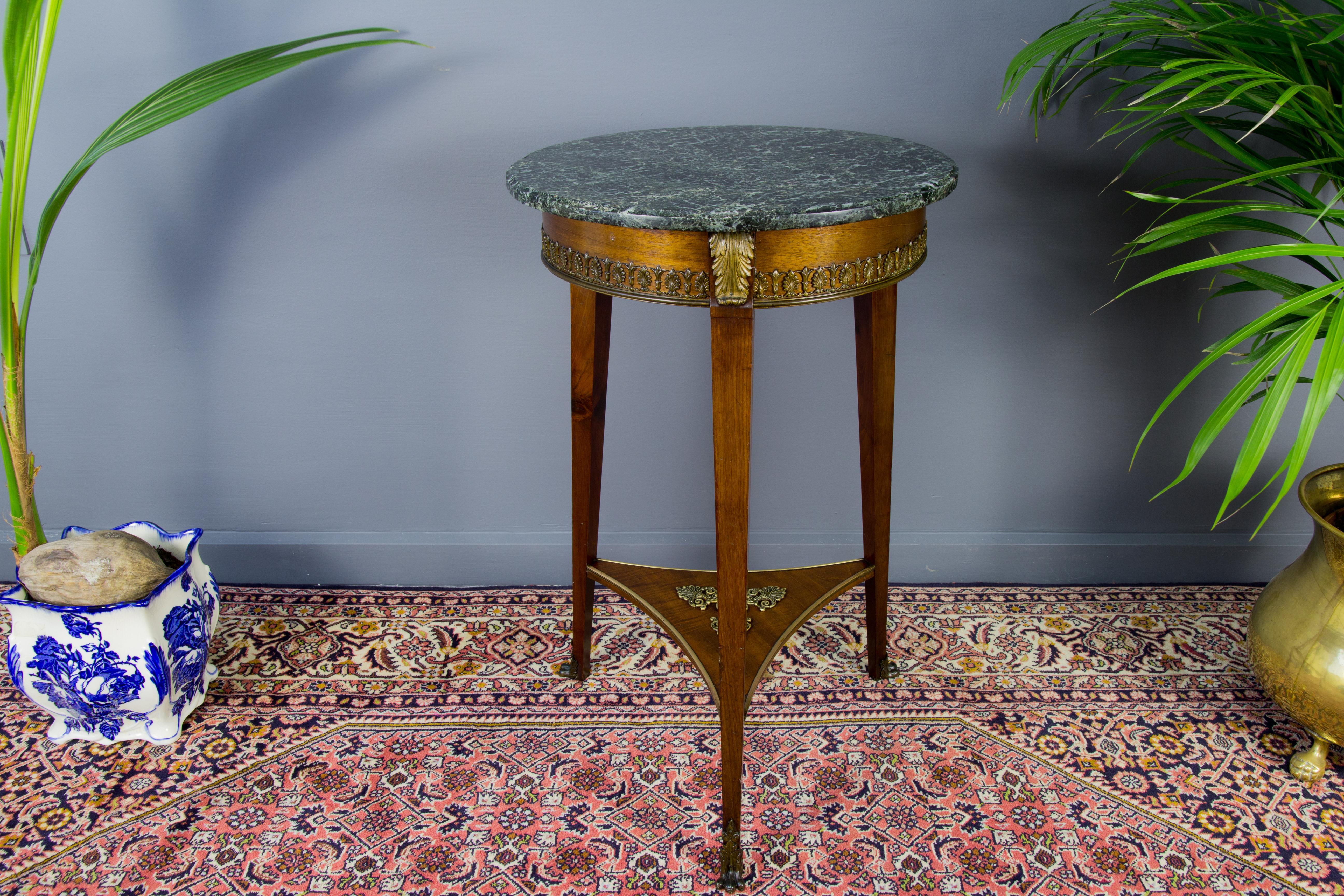 French Empire Style Dark Green Marble Top and Walnut and Bronze Side Table In Good Condition In Barntrup, DE