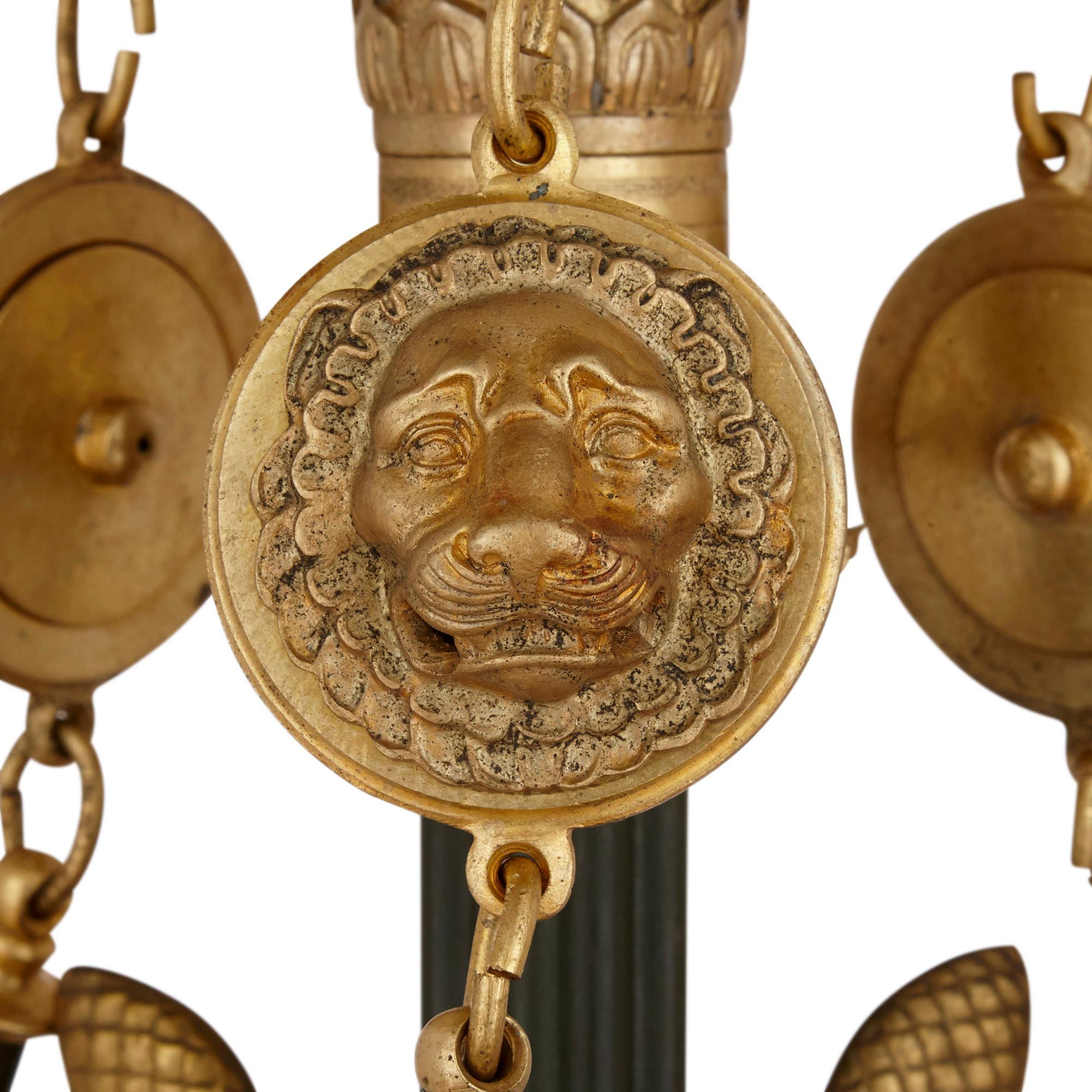 Kronleuchter aus Goldbronze und Bronze im Empire-Stil des französischen Kaiserreichs (Vergoldet) im Angebot