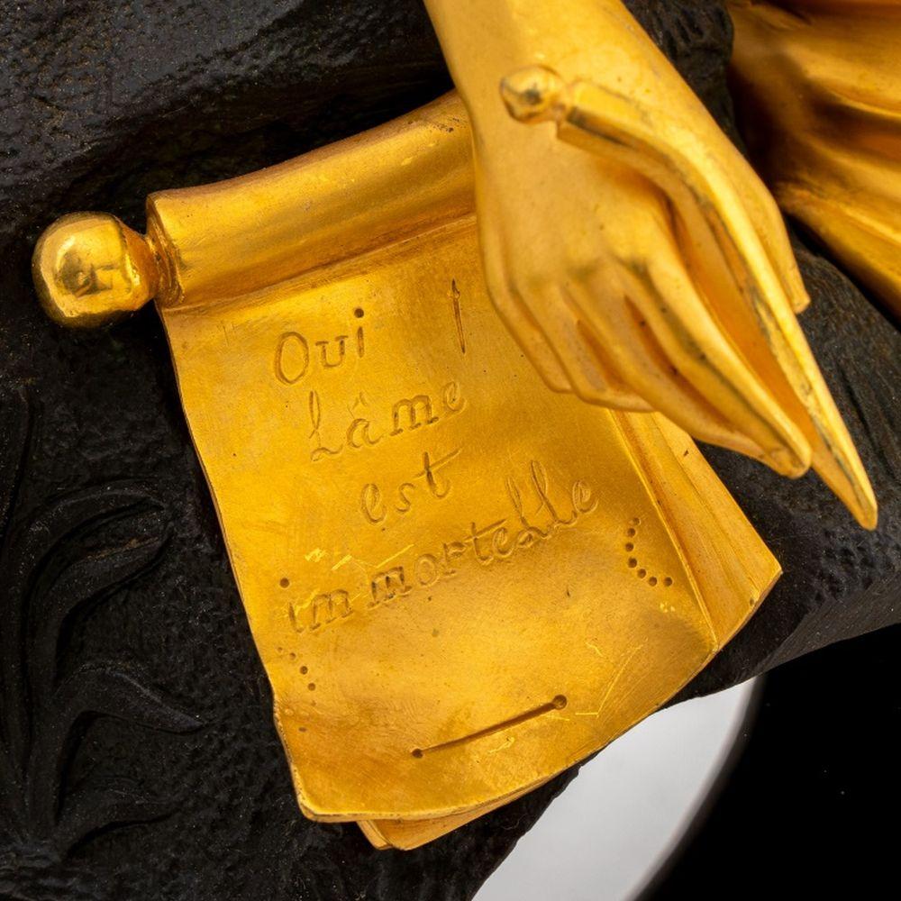 Französischer Empire-Stil Philosophen Bronze Uhr montieren (Vergoldet) im Angebot