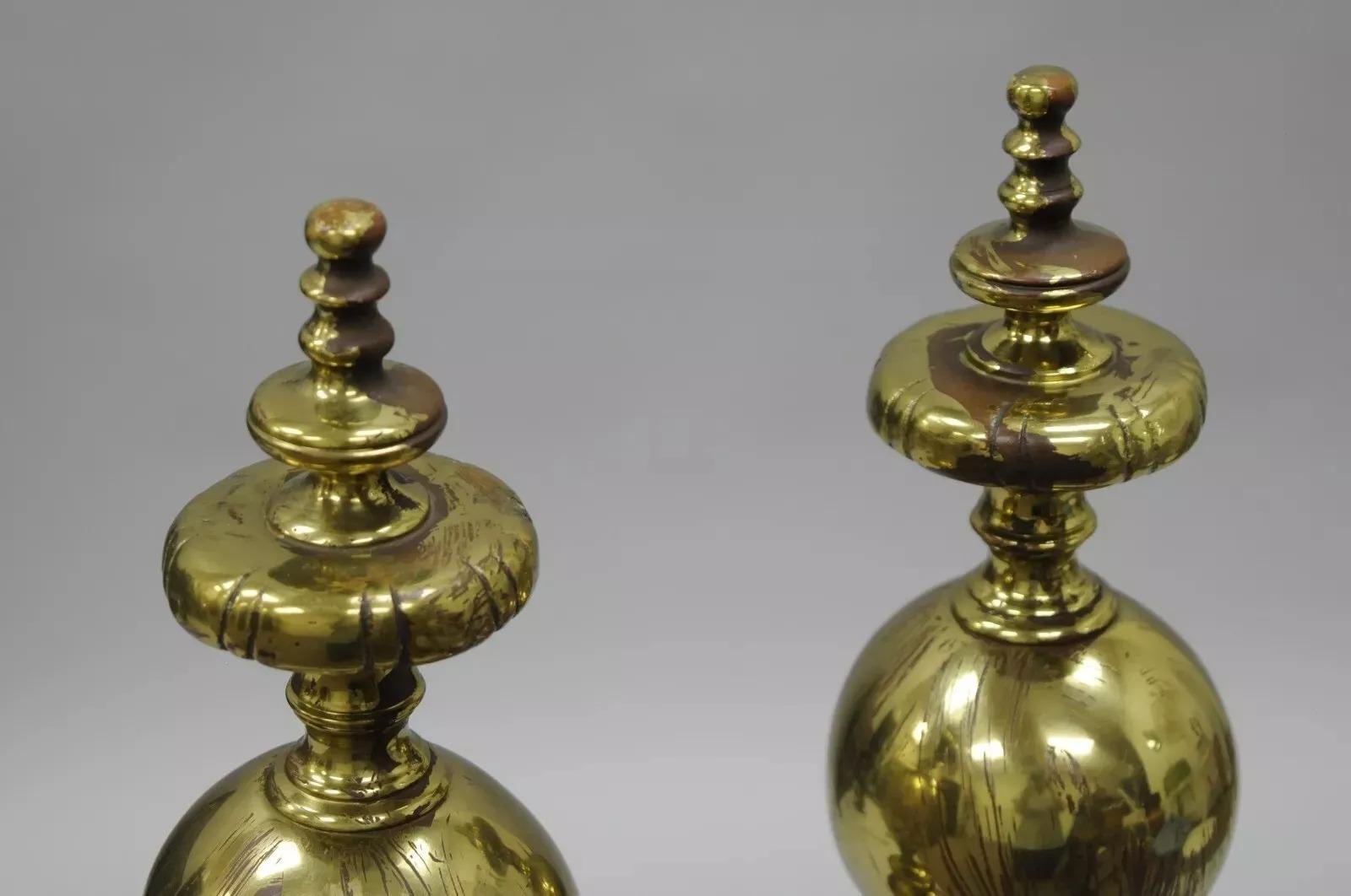 Große Messing-Kanonenball-Feuerböcke im französischen Empire-Stil von Putty Cherub im Empire-Stil - ein Paar im Zustand „Gut“ im Angebot in Philadelphia, PA