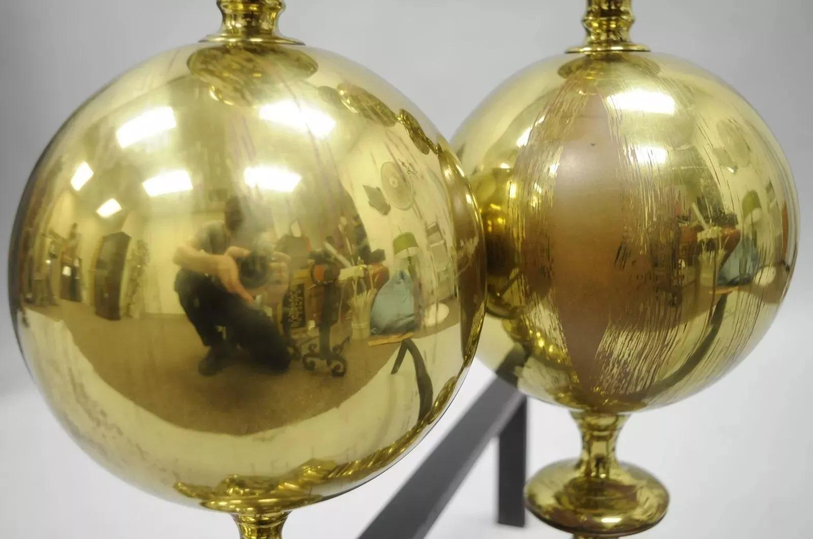 Große Messing-Kanonenball-Feuerböcke im französischen Empire-Stil von Putty Cherub im Empire-Stil - ein Paar im Angebot 1