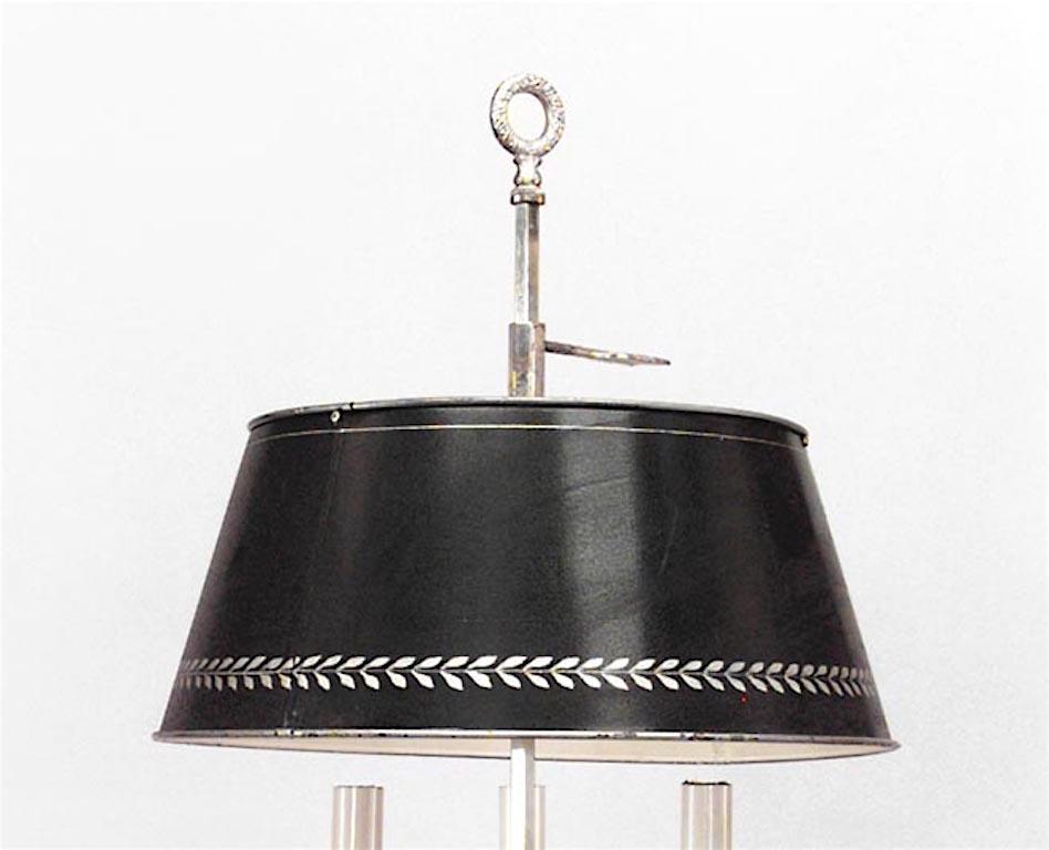 Lampe de bureau française style Empire en métal argenté Bon état - En vente à New York, NY