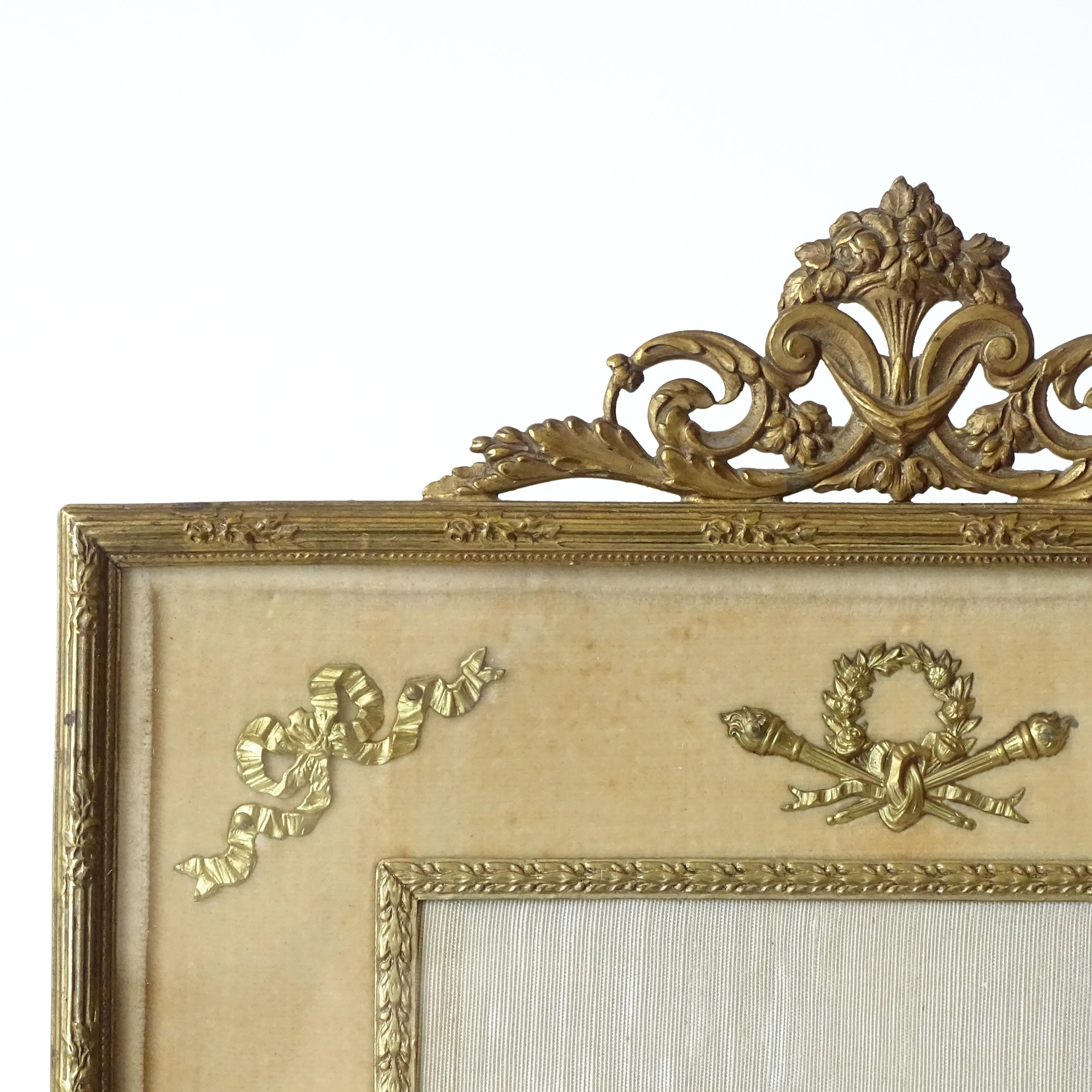 Cadre de table de style Empire français en laiton, velours et verre Bon état - En vente à Milan, IT