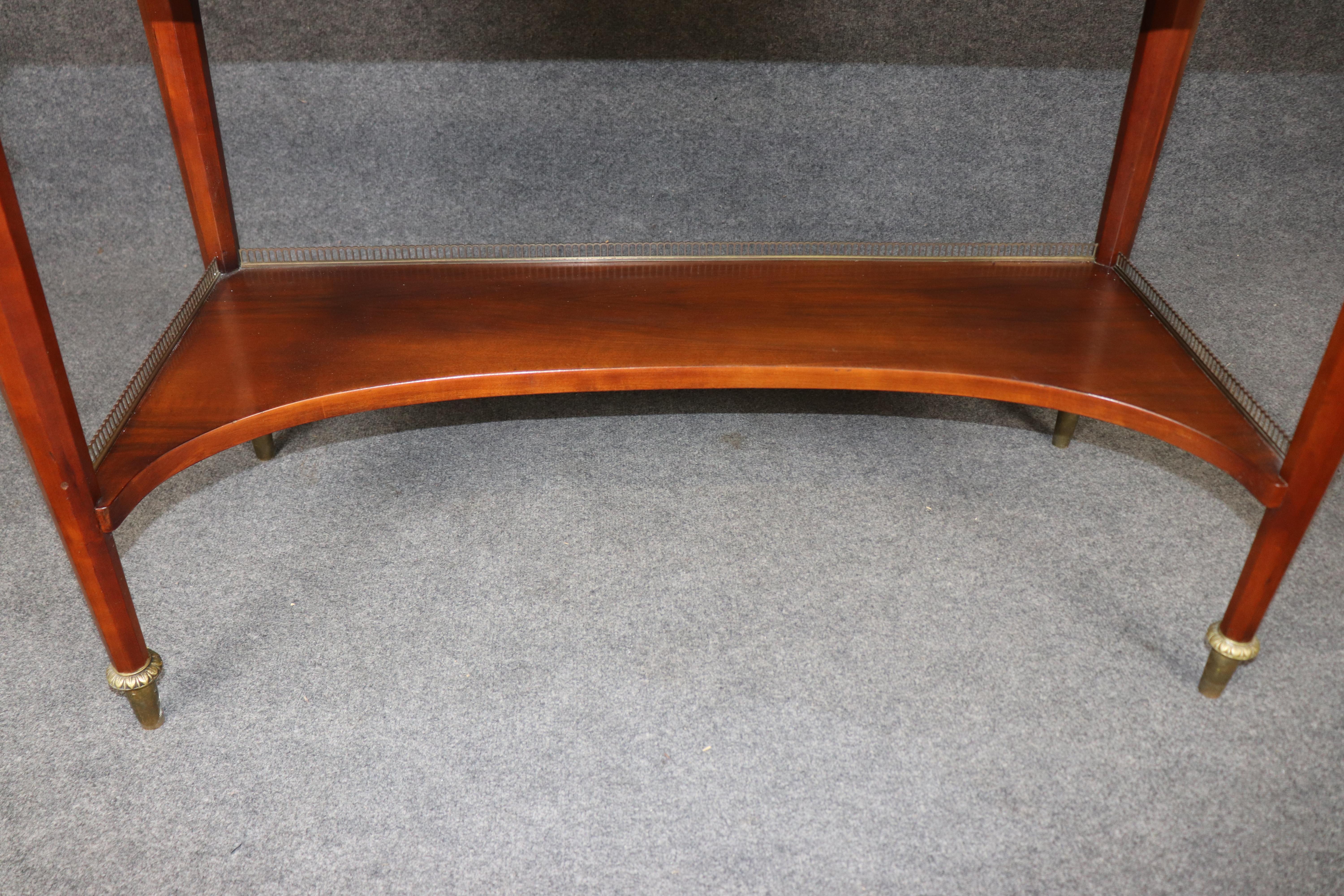 Table console à deux niveaux de style French Empire par John Widdicomb avec montures en laiton en vente 3