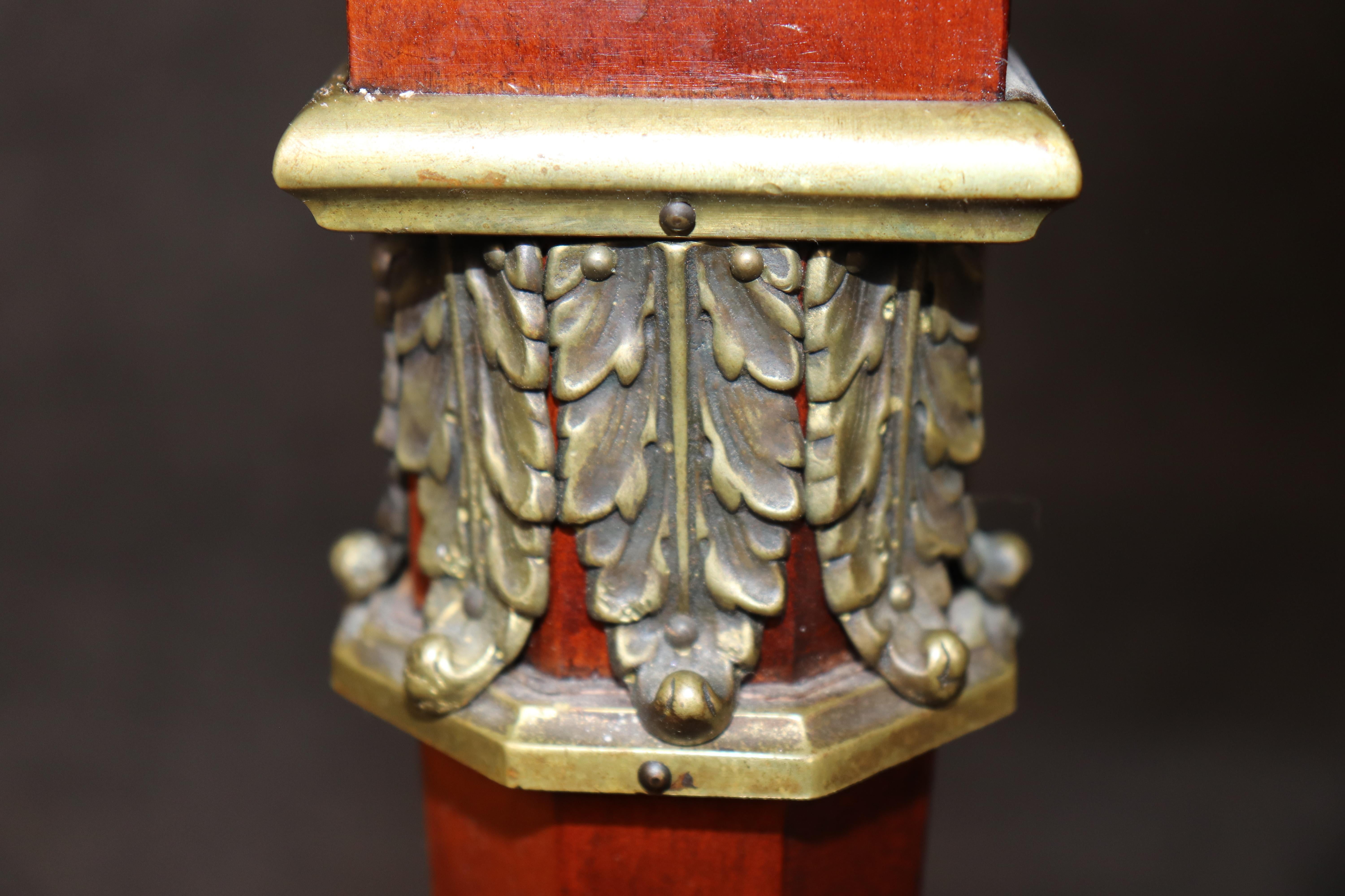 Table console à deux niveaux de style French Empire par John Widdicomb avec montures en laiton en vente 9