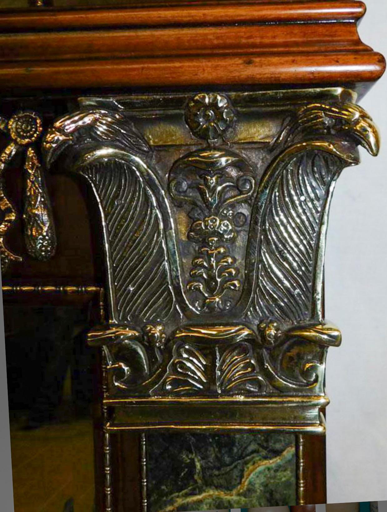 Specchio da parete in stile impero francese con finto marmo. A Maitland Smith In condizioni buone in vendita a Kennesaw, GA
