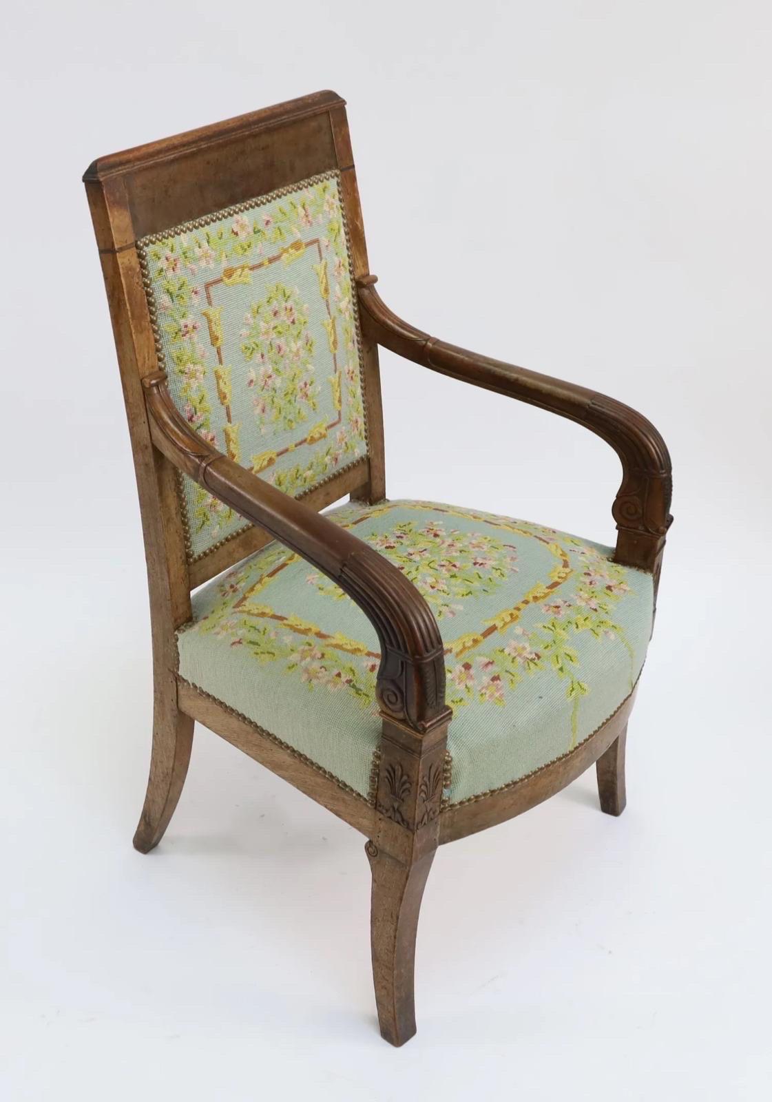 Sillón de nogal estilo Imperio francés - azul verde amarillo - Francia XIX Francés en venta