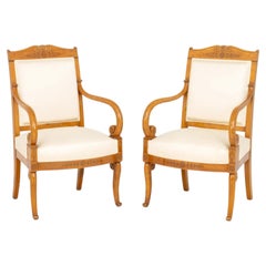 Paire de fauteuils en noyer de style Empire français