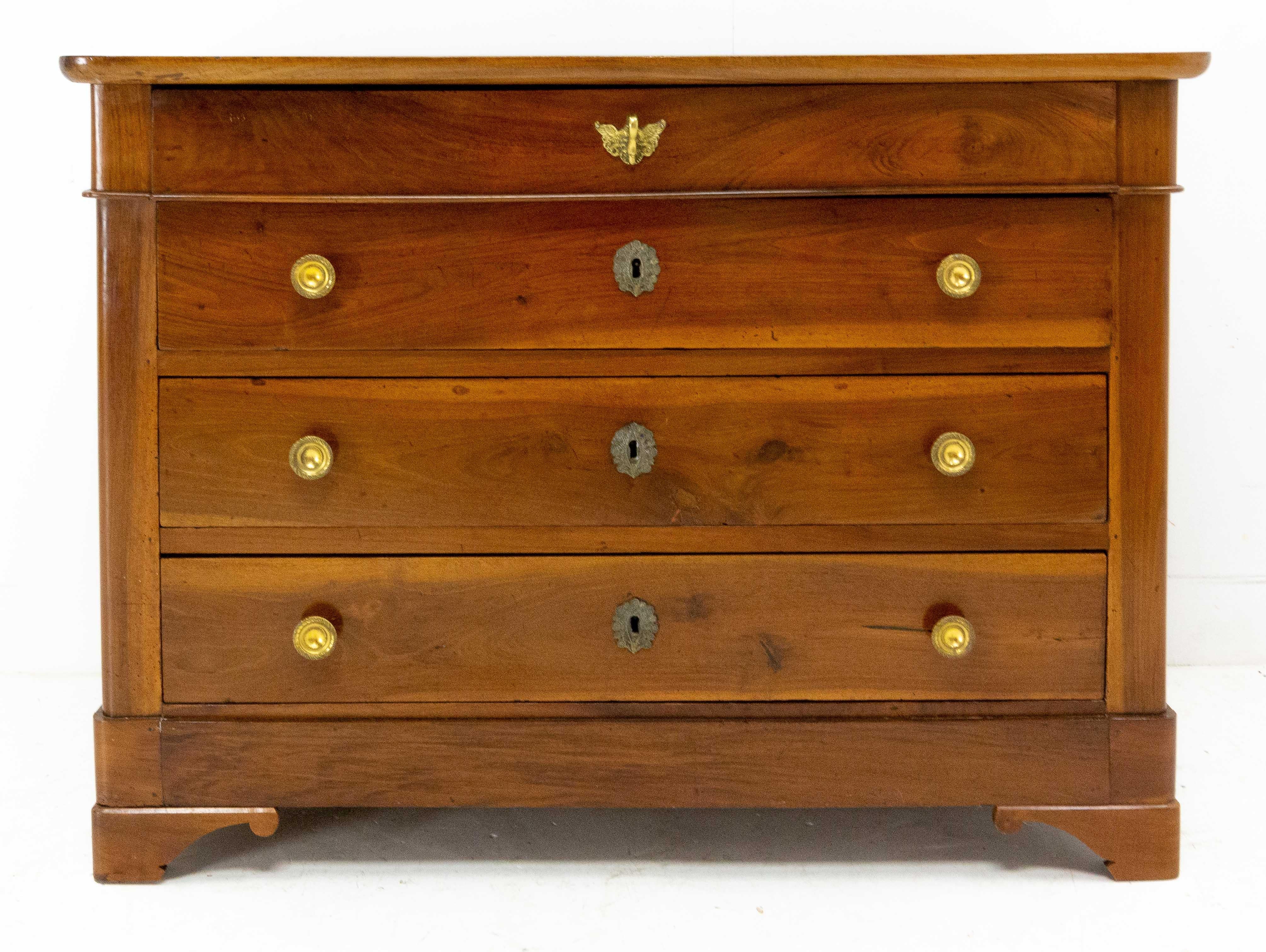 French commode chest of drawers early 19th century Empire style
Four large drawers, on the first one an elegant brass swan acts as a drawer knob.
On the locks bouquets of flowers are carved.
Good antique condition, with minor signs of age and