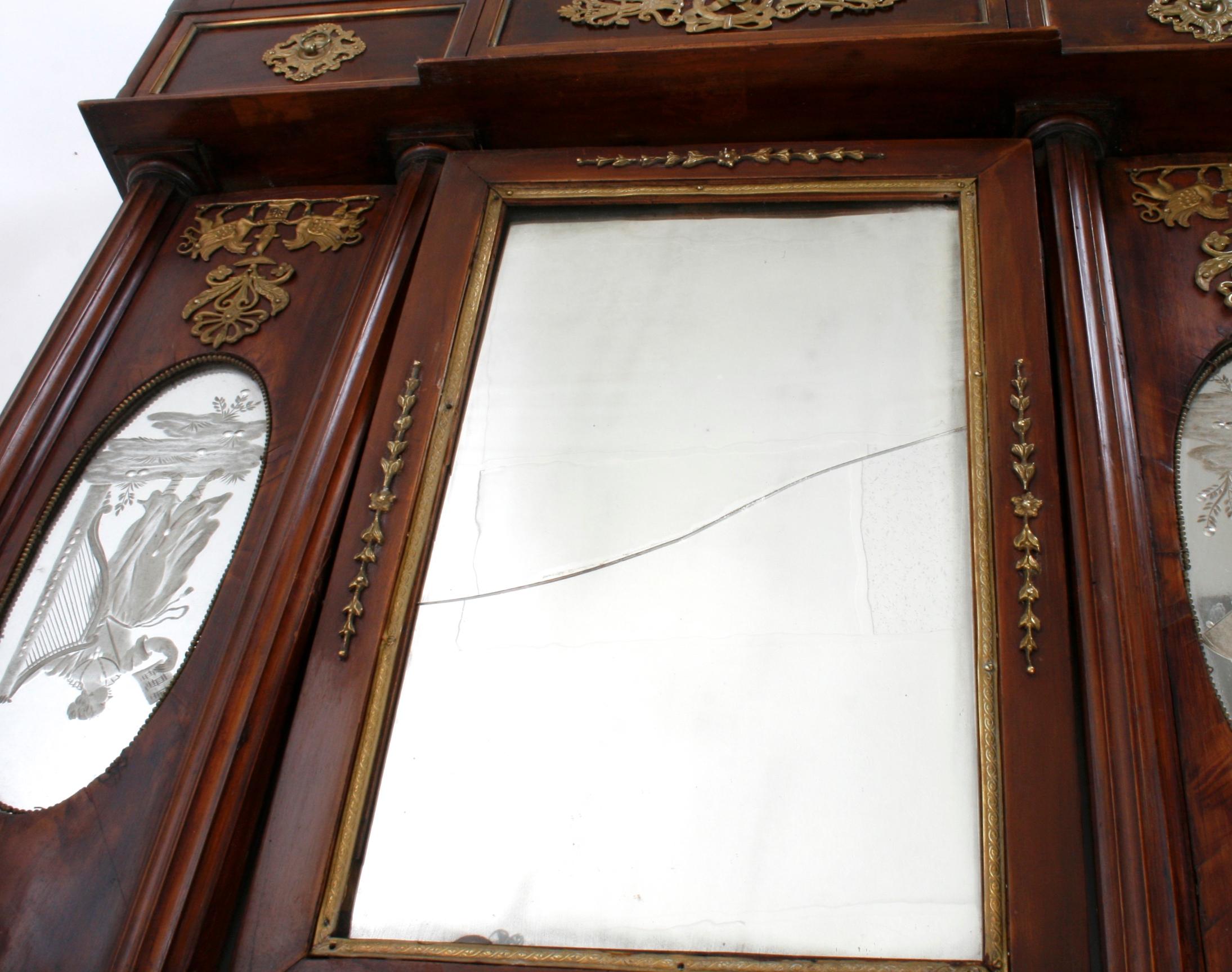 French Empire Vanity Mirror with Original Reverse Etched Glass Panels circa 1800 For Sale 3