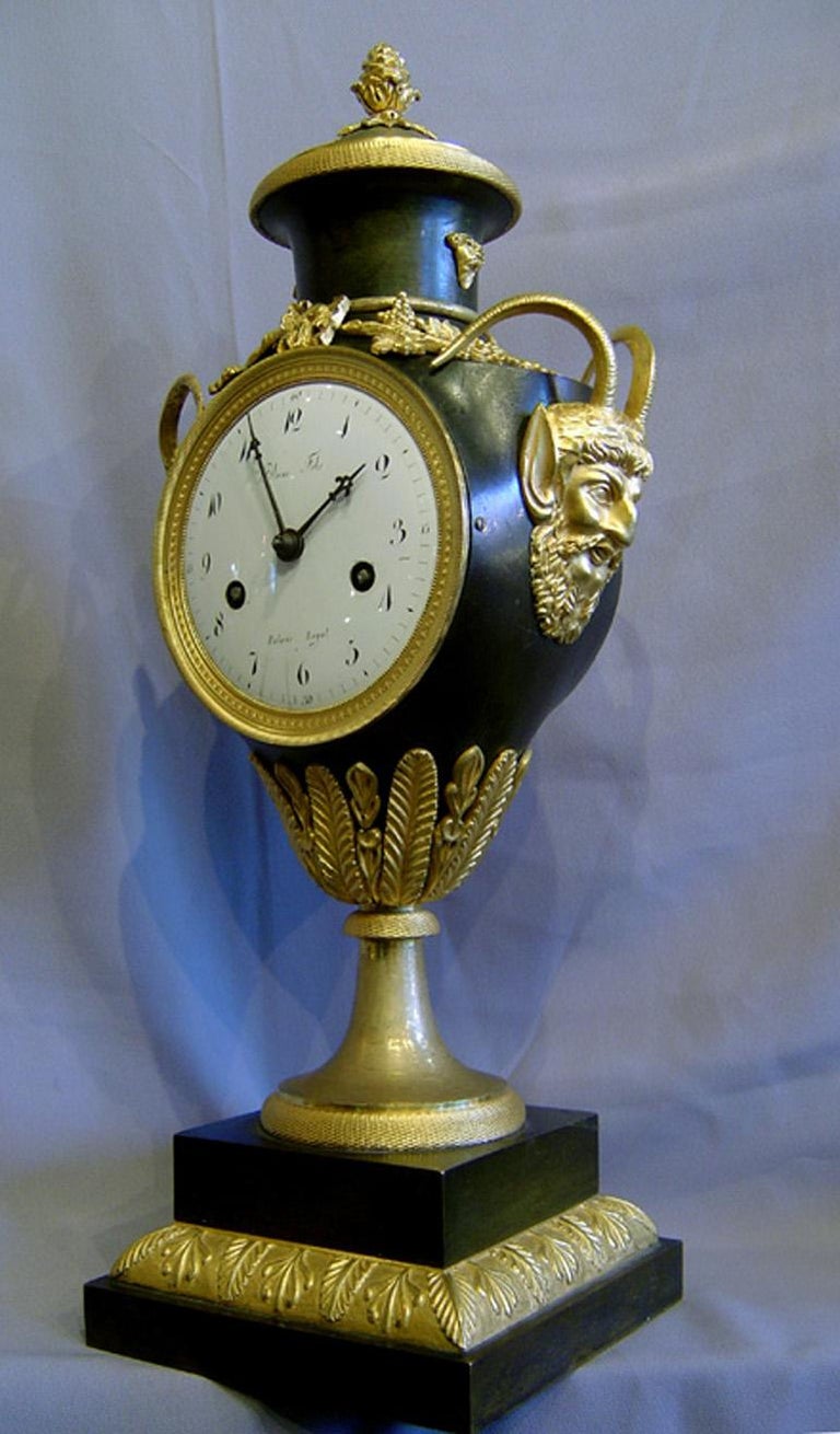French Empire vine orientated vase clock signed Blanc Fils In Good Condition For Sale In London, GB