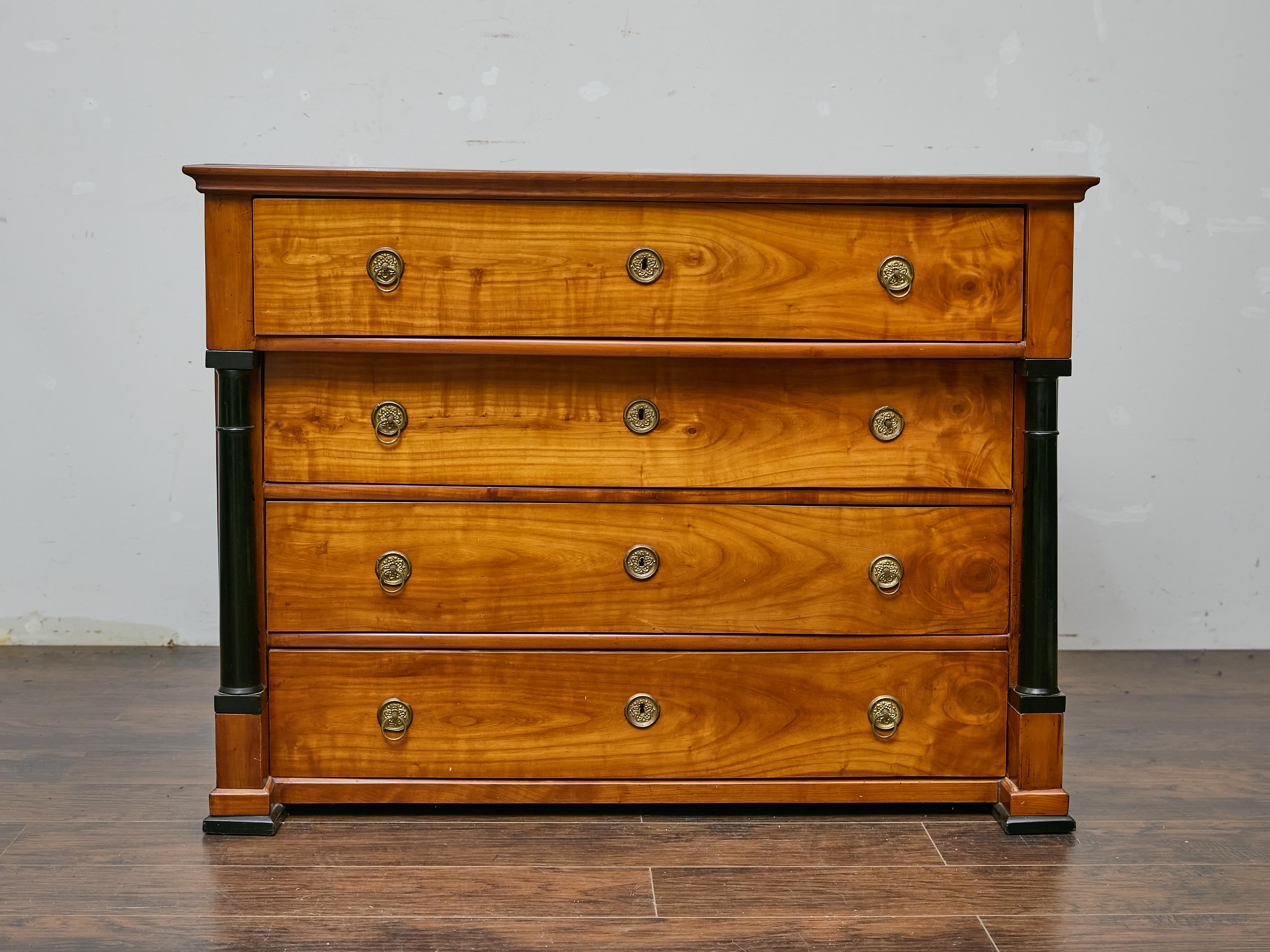 Commode francese in noce Impero con colonne ebanizzate, inizio XIX secolo in vendita 9