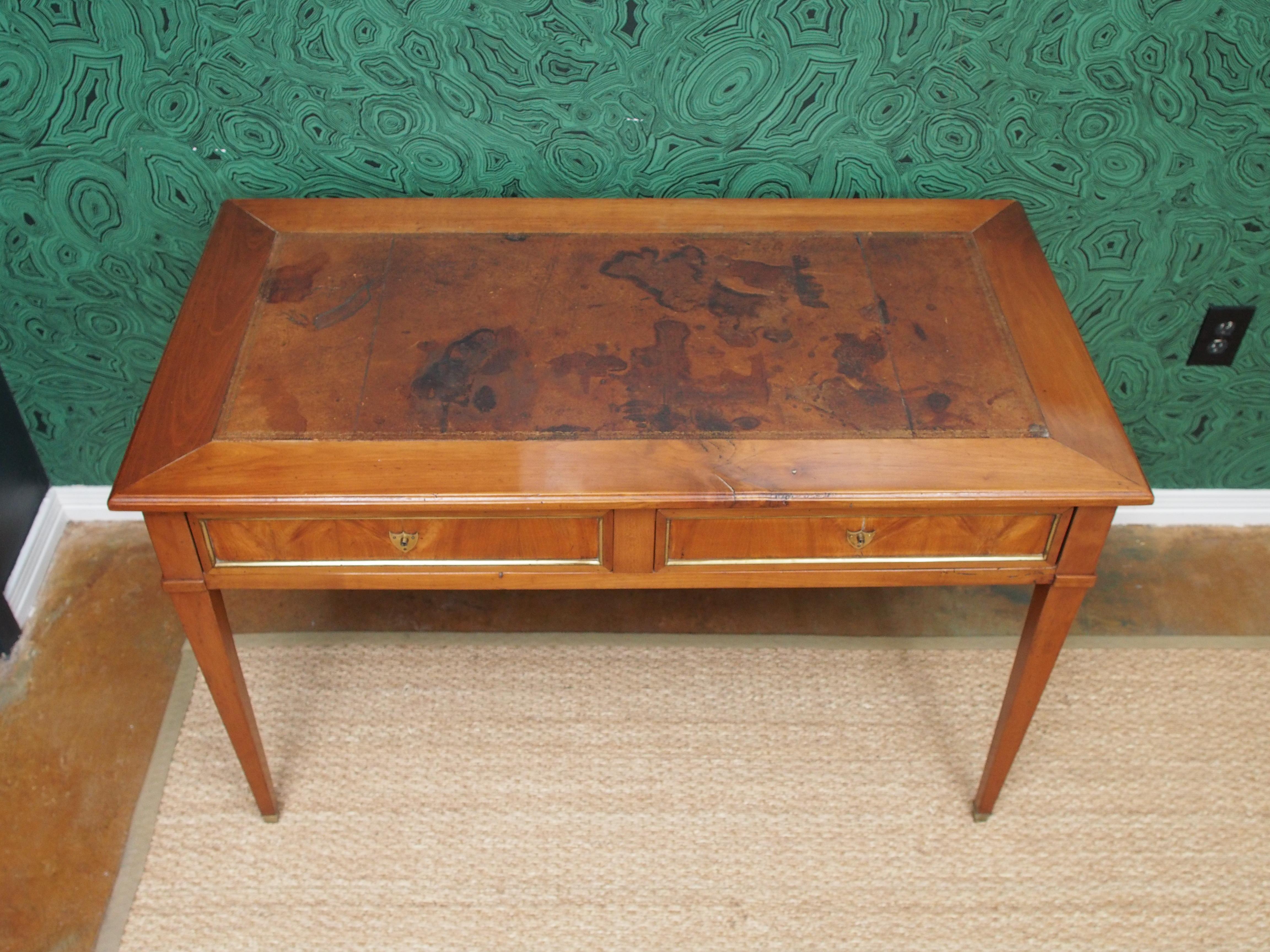 French Empire Walnut Writing Table In Good Condition For Sale In New Orleans, LA