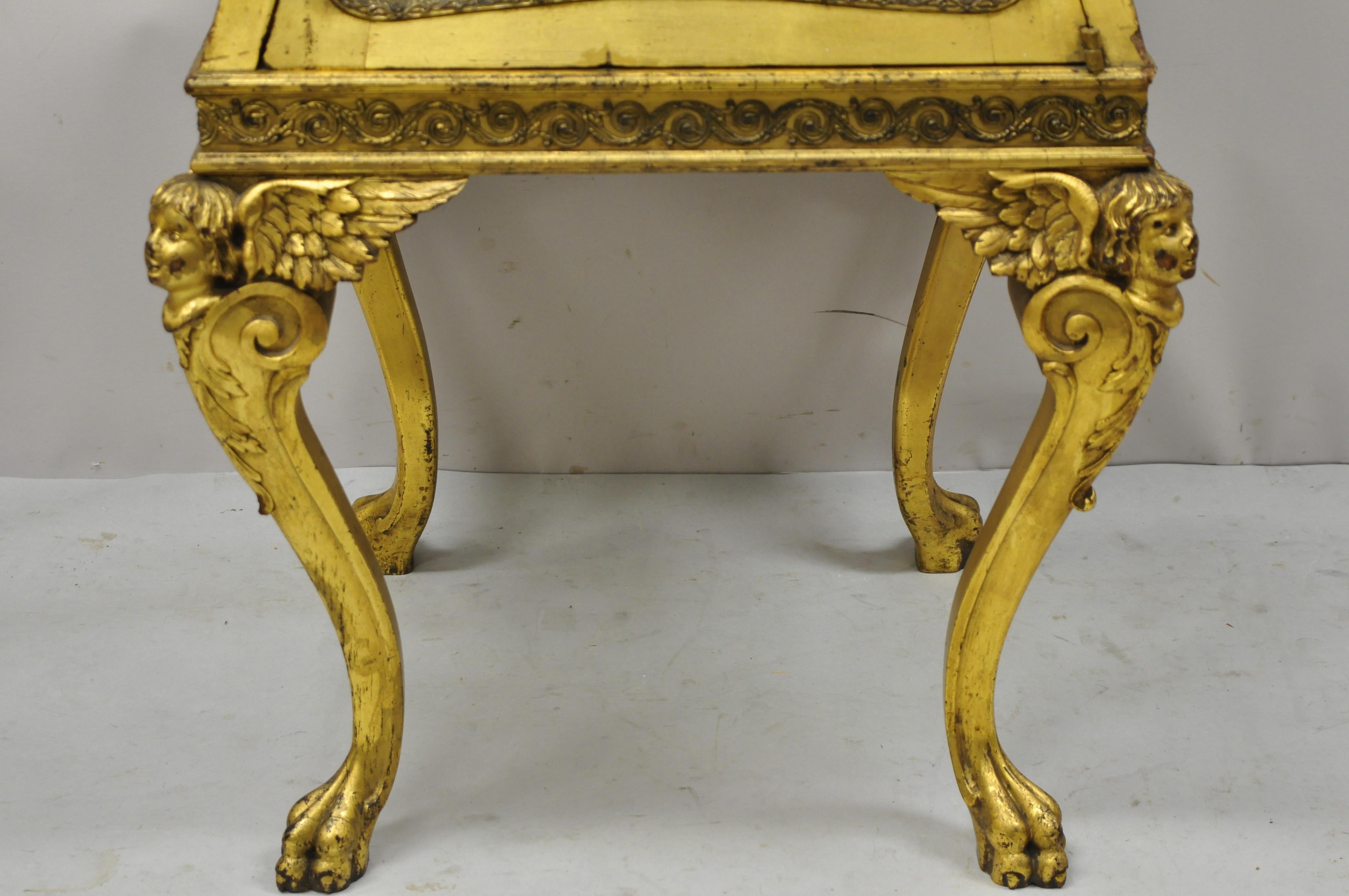 Französische Empire Flügel Cherub Gold vergoldete Vitrine Curio Display Schrank Onyx Sockel im Zustand „Gut“ im Angebot in Philadelphia, PA