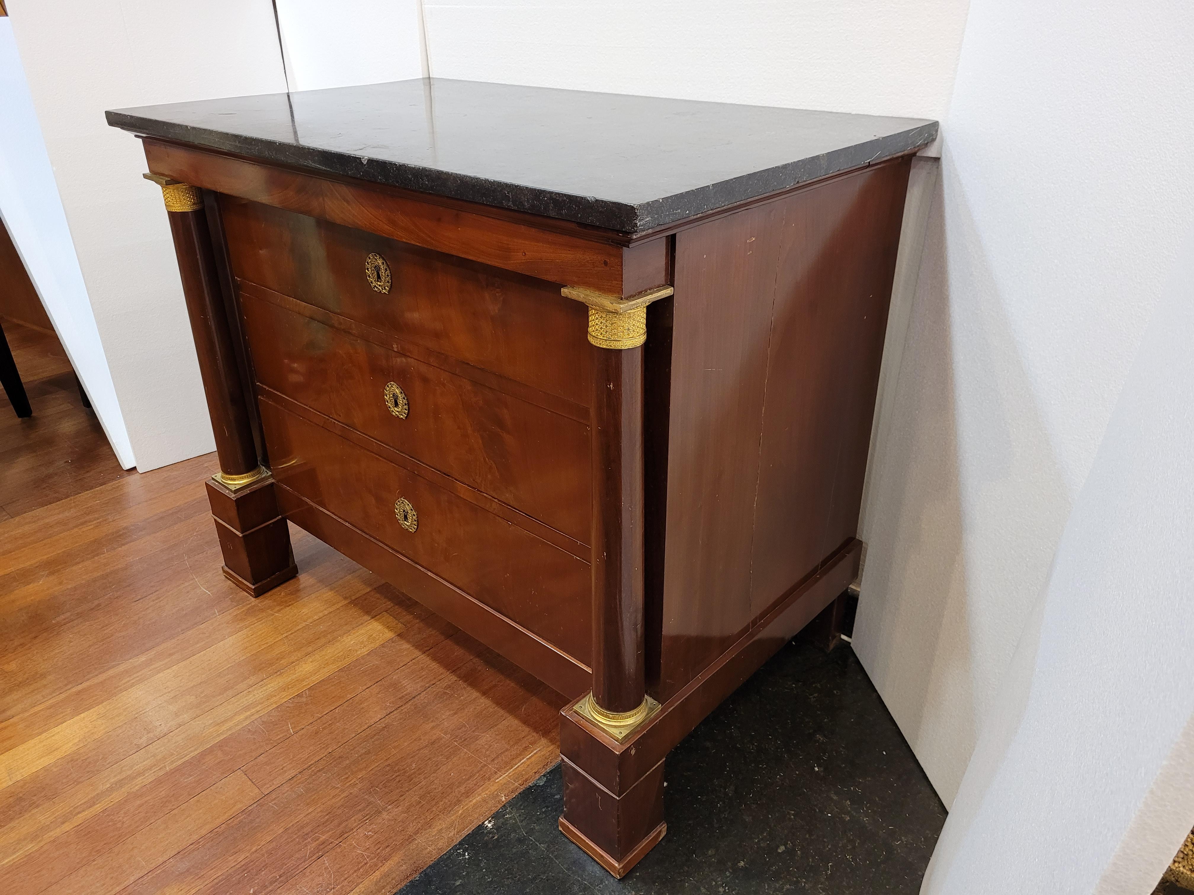French Empire wood and ormolu chest of drawers commode In Good Condition In Valladolid, ES
