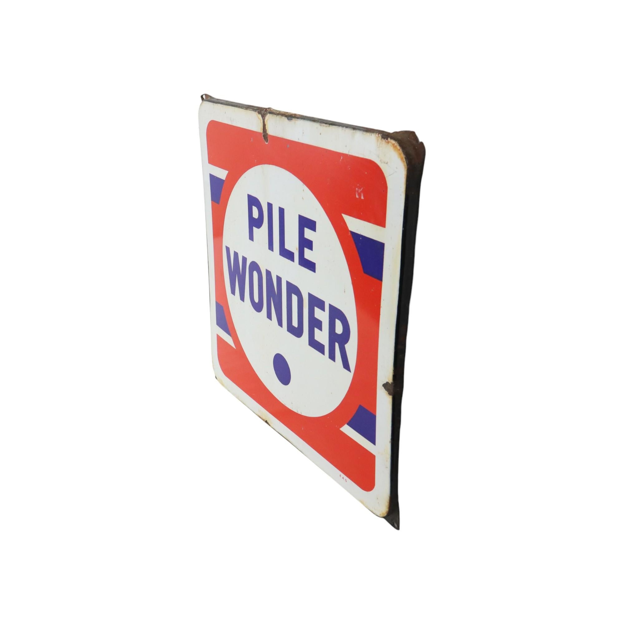 Genial cartel publicitario vintage esmaltado, Pile Wonder, Emaillerie Alsacienne Strasbourg-Hoenheim, un objeto publicitario de alrededor de los años 50, Francia.

Objeto ideal para la mancave, para coleccionistas de carteles esmaltados u objetos