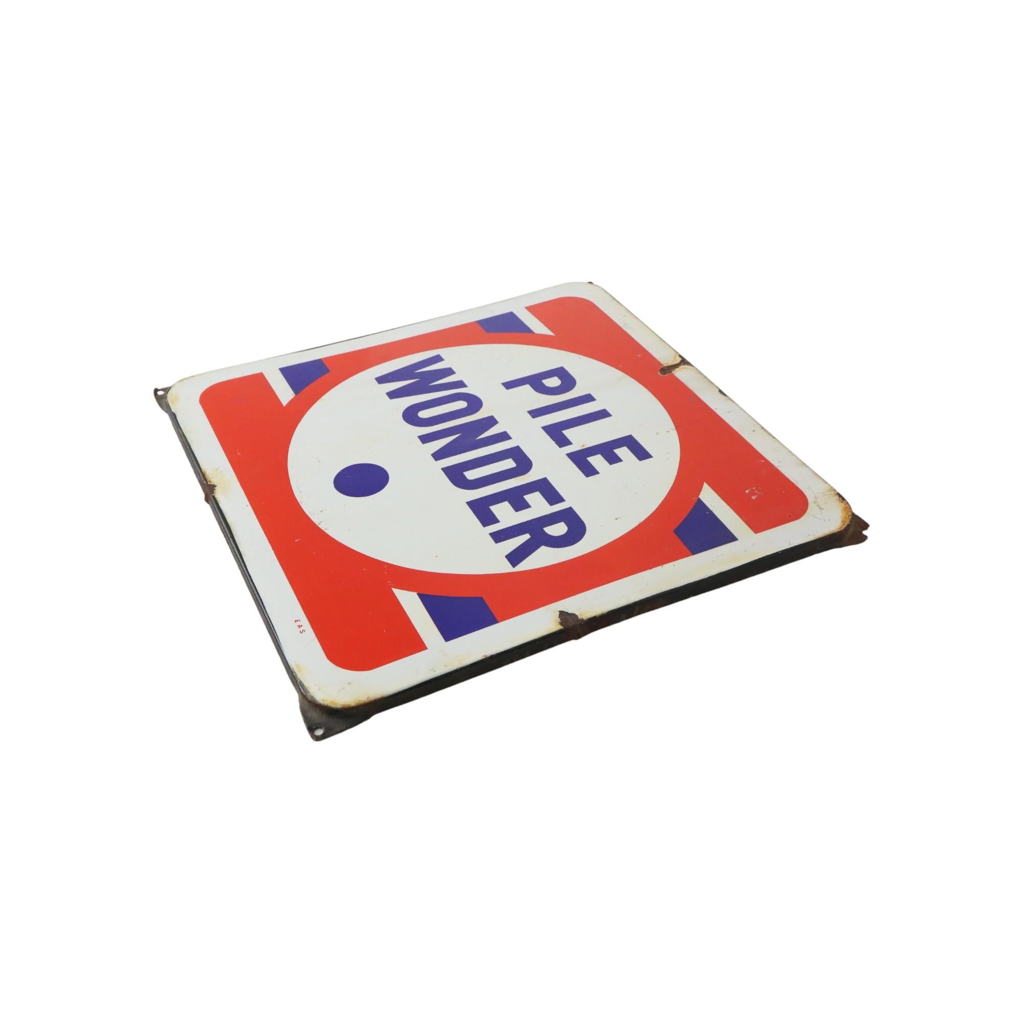 Cartel publicitario esmaltado francés Pile Wonder 50s Mancave 43x43cm Esmaltado en venta