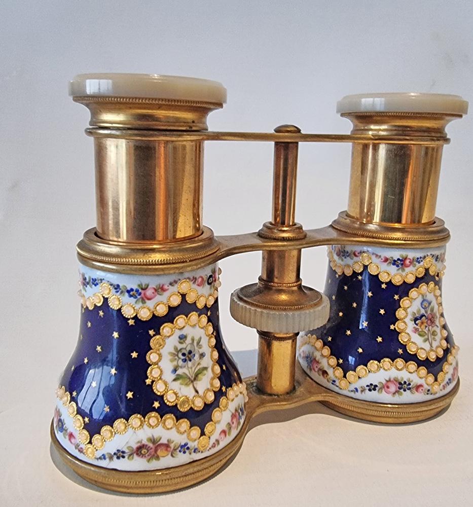 French enamel, brass and mother of pearl Opera Glasses In Good Condition In London, GB