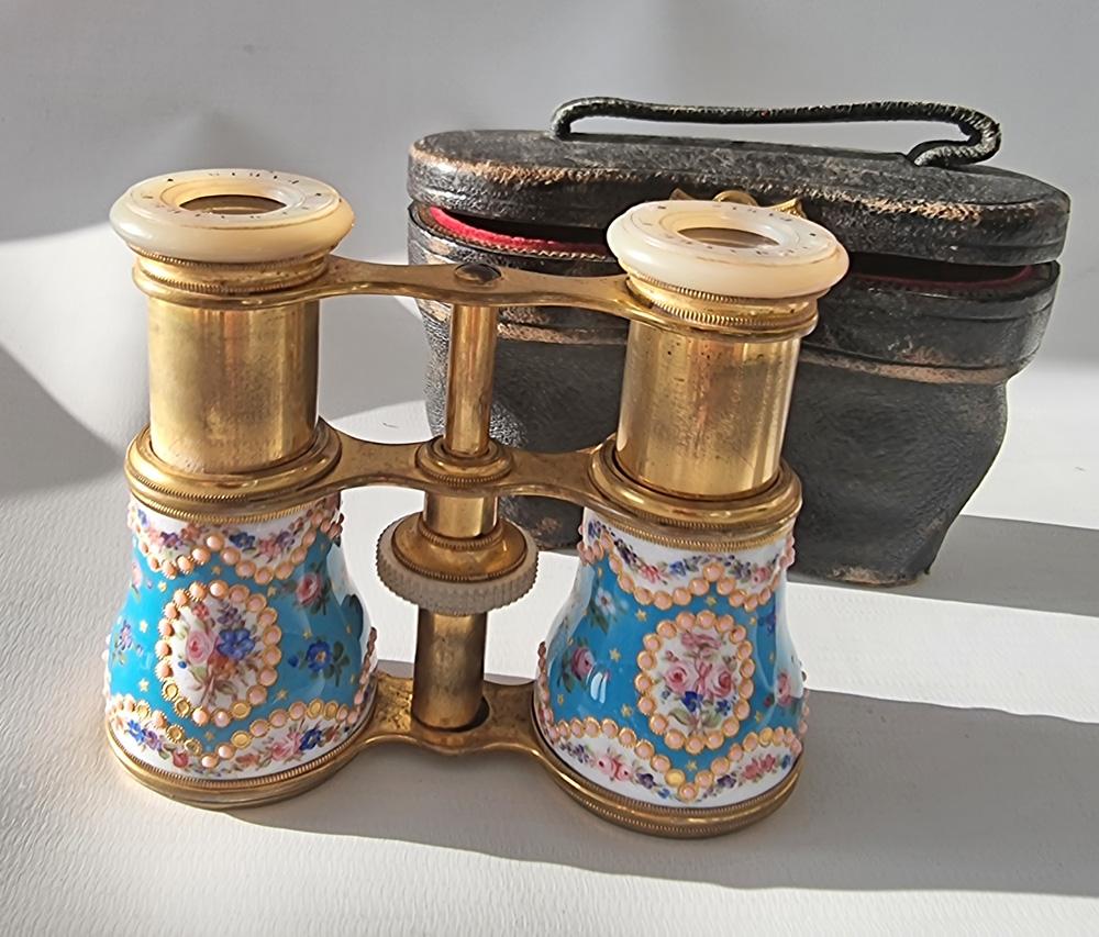 French Enamel, Brass and Mother of Pearl Opera Glasses in Original Case In Good Condition In London, GB