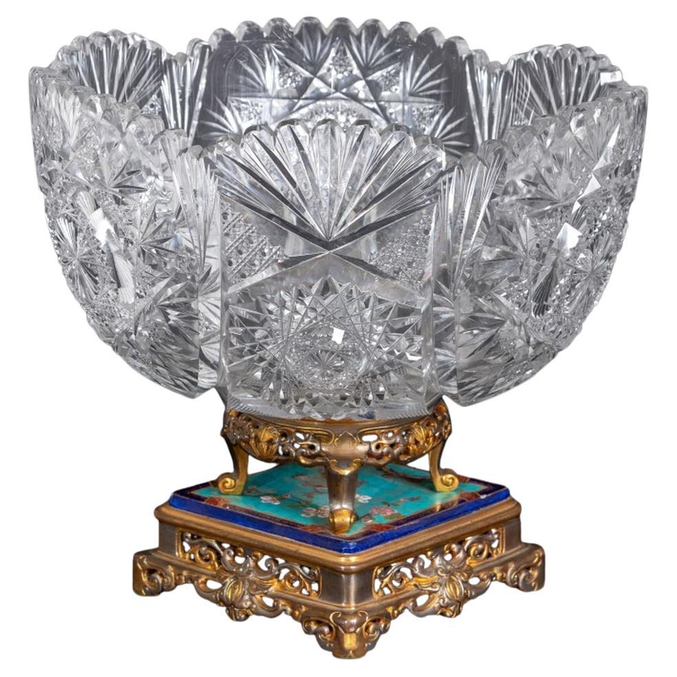 Centro de mesa francés de metal dorado esmaltado y cristal tallado