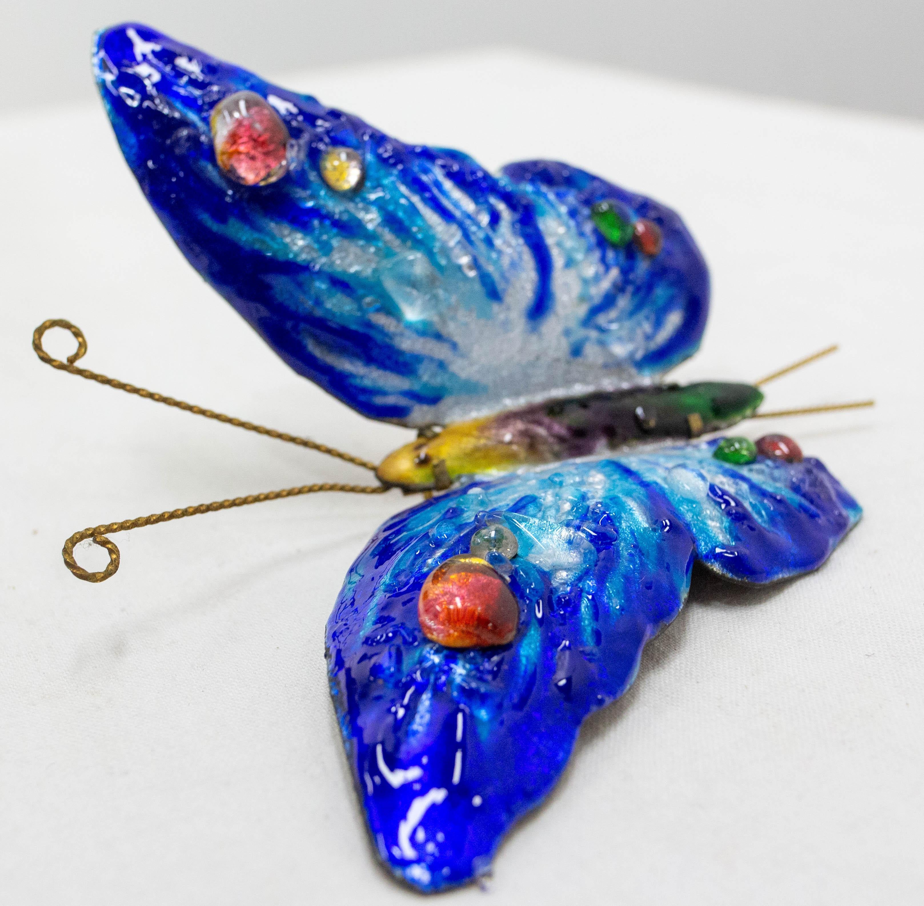 Französisch emailliert Kupfer blau Schmetterling Wanddekoration farbigen Glas Mitte des Jahrhunderts (Emailliert) im Angebot