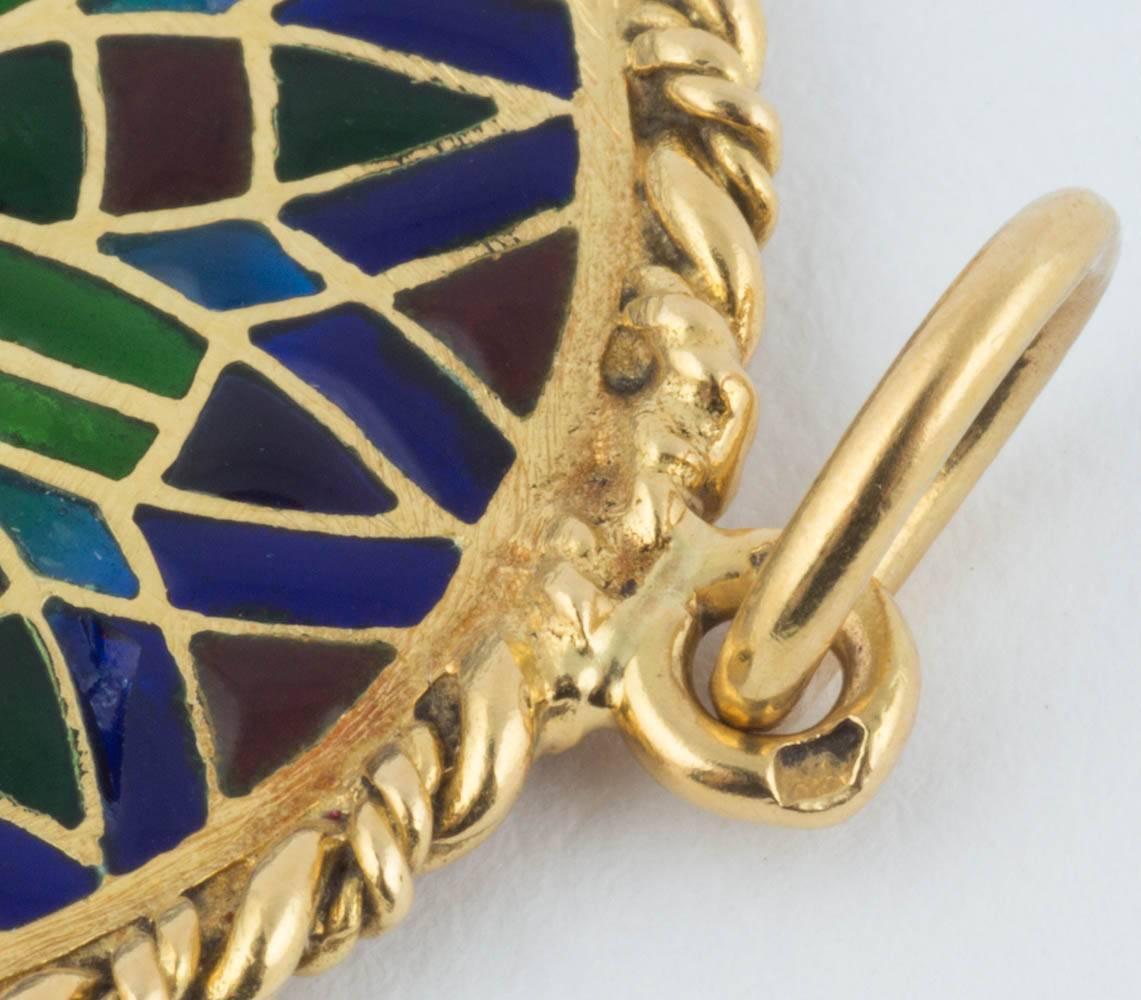 French Plique-a-Jour Enameled 18k Gold Pendant, Paris, 20th Century For Sale 3