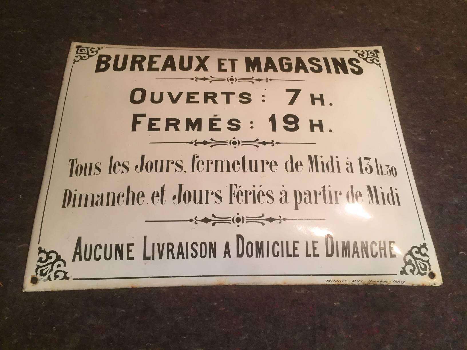 French Enamelled Sheet Metal Advertising Sign In Good Condition In LEGNY, FR