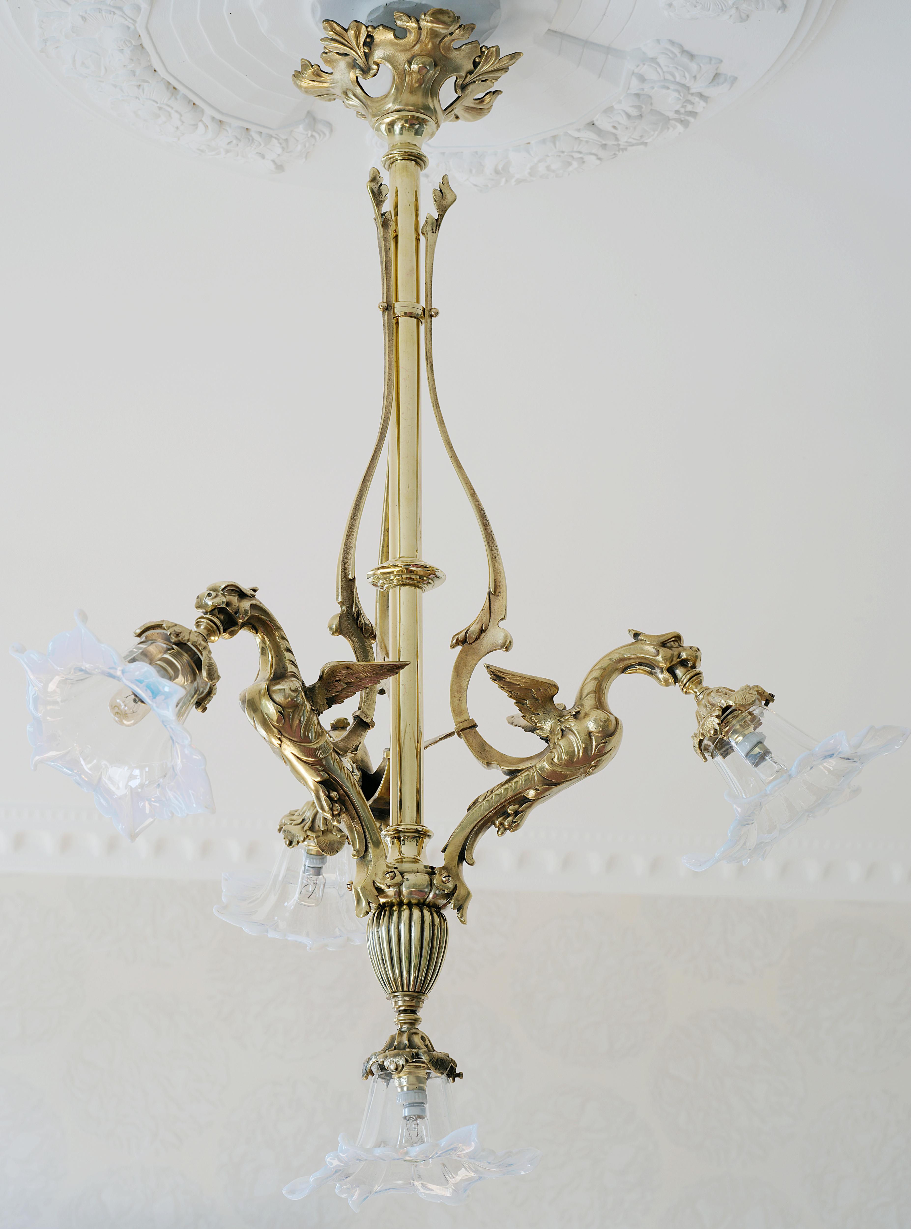 French End 19th Century Bronze Dragon Chandelier, 1880-1890 In Excellent Condition For Sale In Saint-Amans-des-Cots, FR