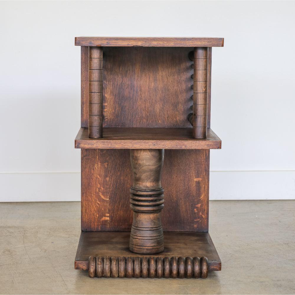 Chêne Table d'appoint française par Charles Dudouyt en vente