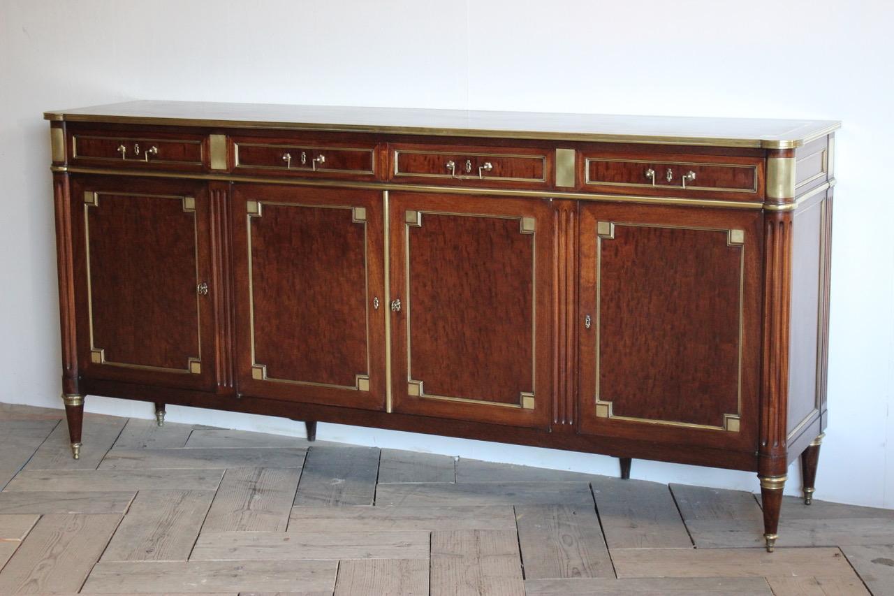 A very elegant and of great quality, circa 1940s-1950s French, four door enfilade or sideboard in mahogany and plum pudding mahogany , with a fine quality brass and bronze mounts. 

Paris, circa 1940s-1950s.