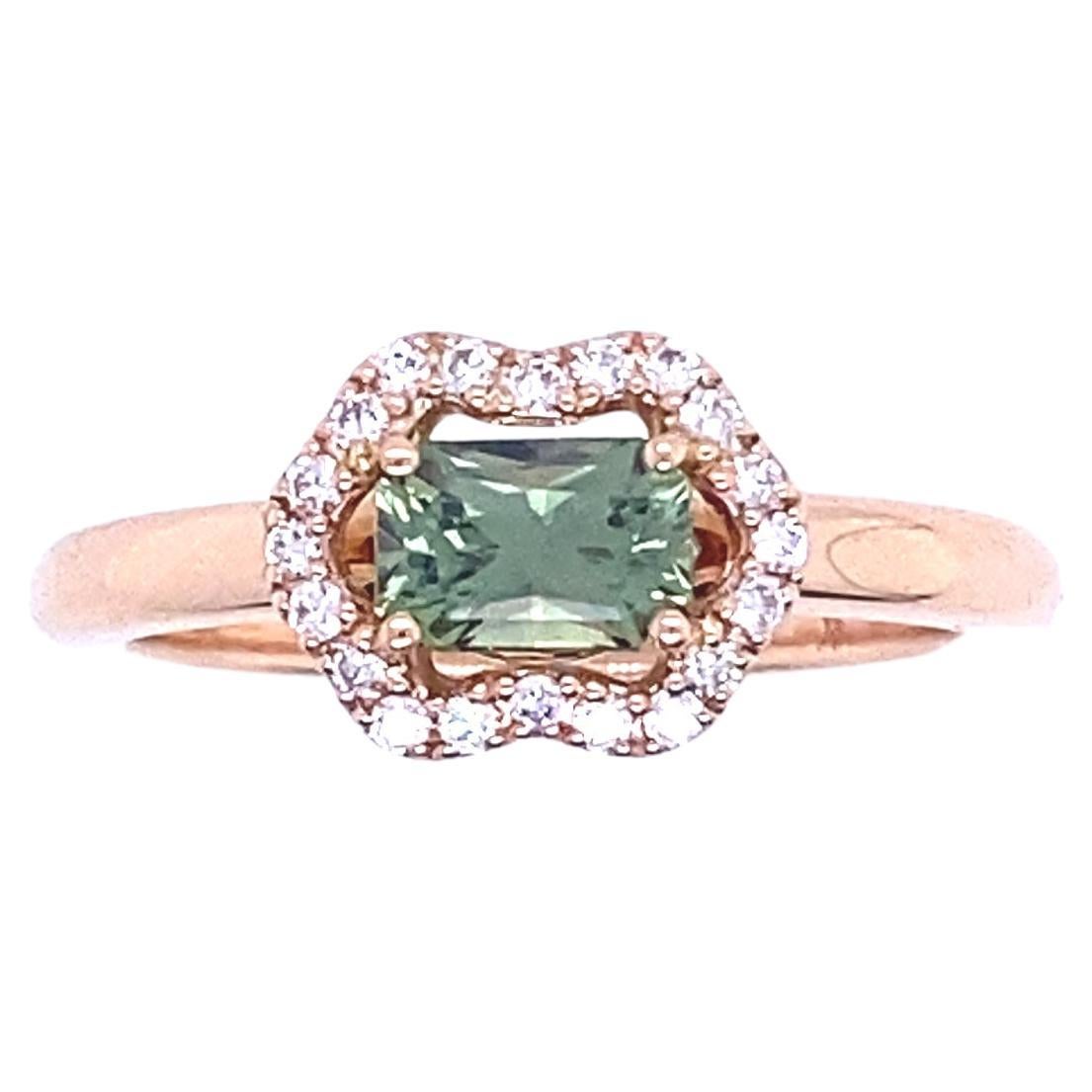 Bague de fiançailles française en or rose avec saphir vert et diamants en vente
