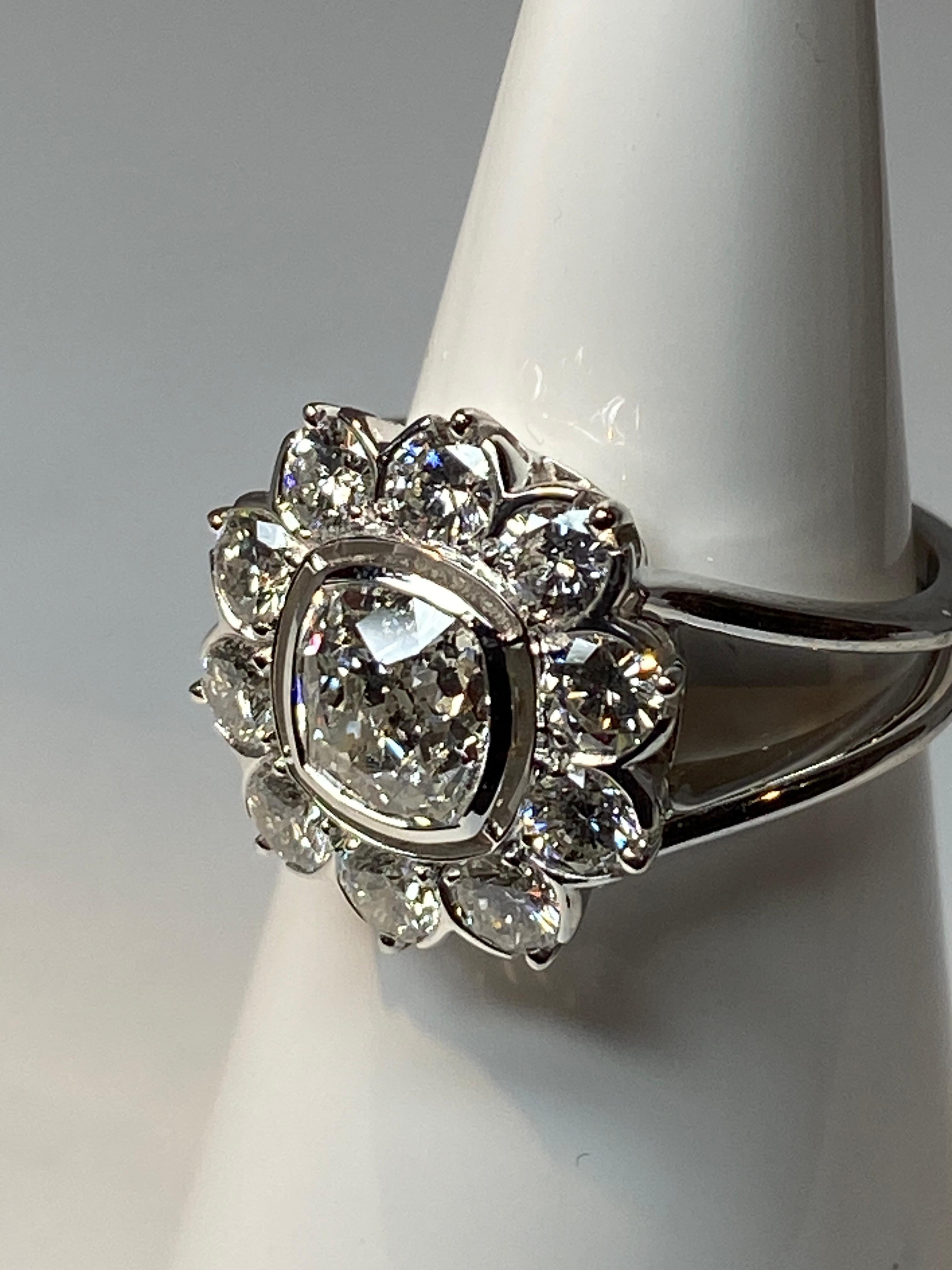 French Engagement Ring in 18 Carat Gold, Daisy Model Set with Modern Diamonds 2