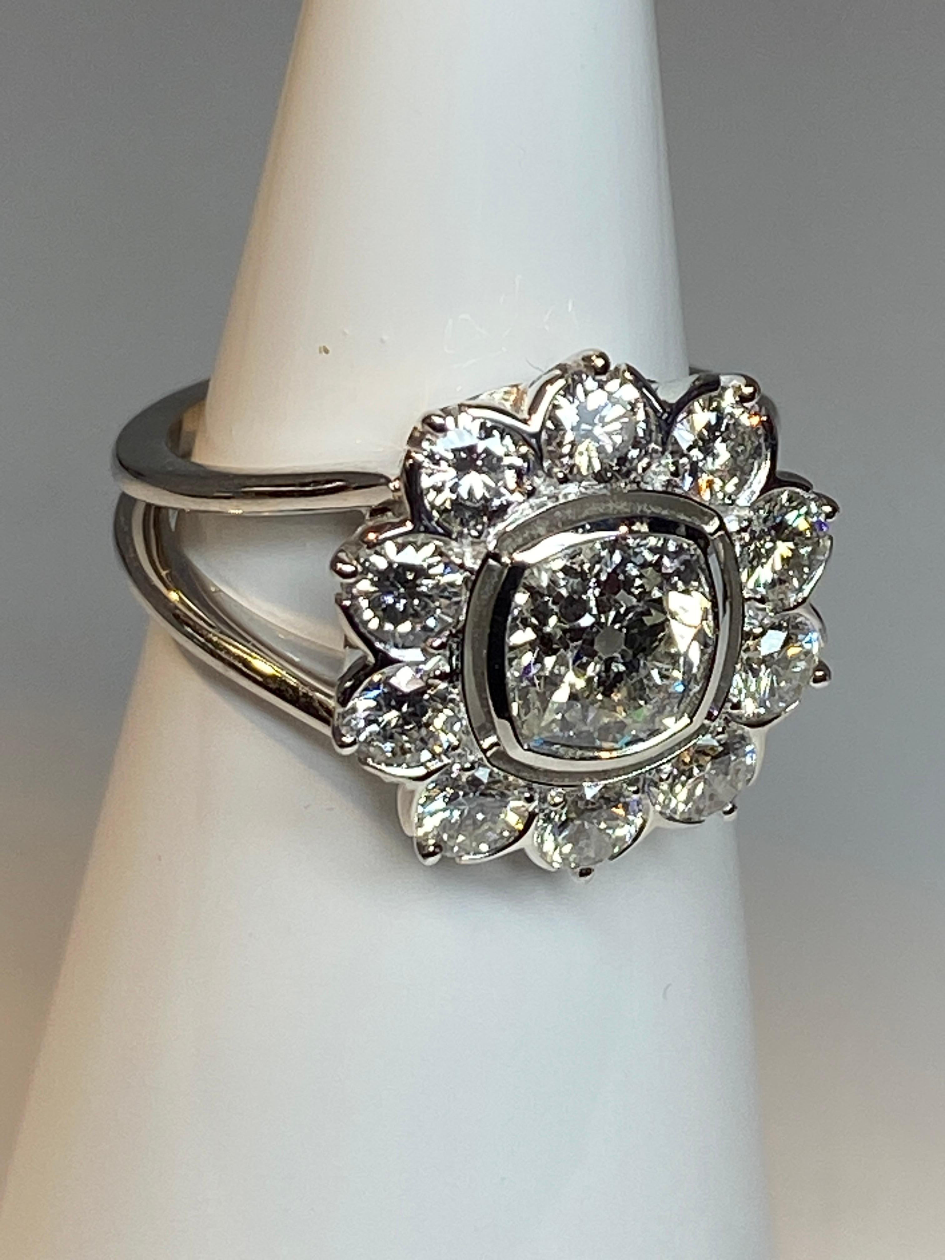 French Engagement Ring in 18 Carat Gold, Daisy Model Set with Modern Diamonds 4