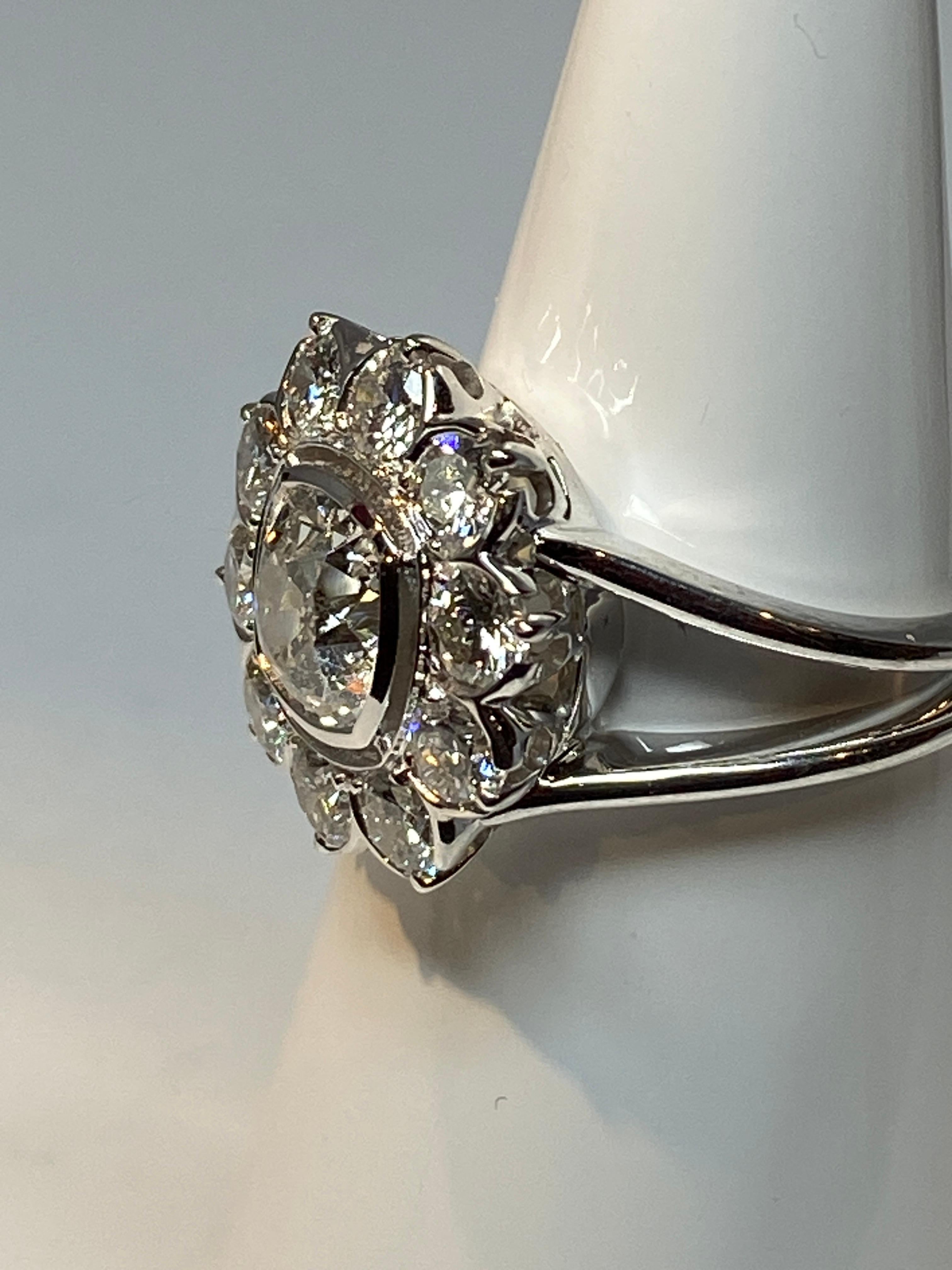 French Engagement Ring in 18 Carat Gold, Daisy Model Set with Modern Diamonds 5
