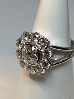 Bague de fiançailles française modèle marguerite en or 18 carats sertie de diamants modernes