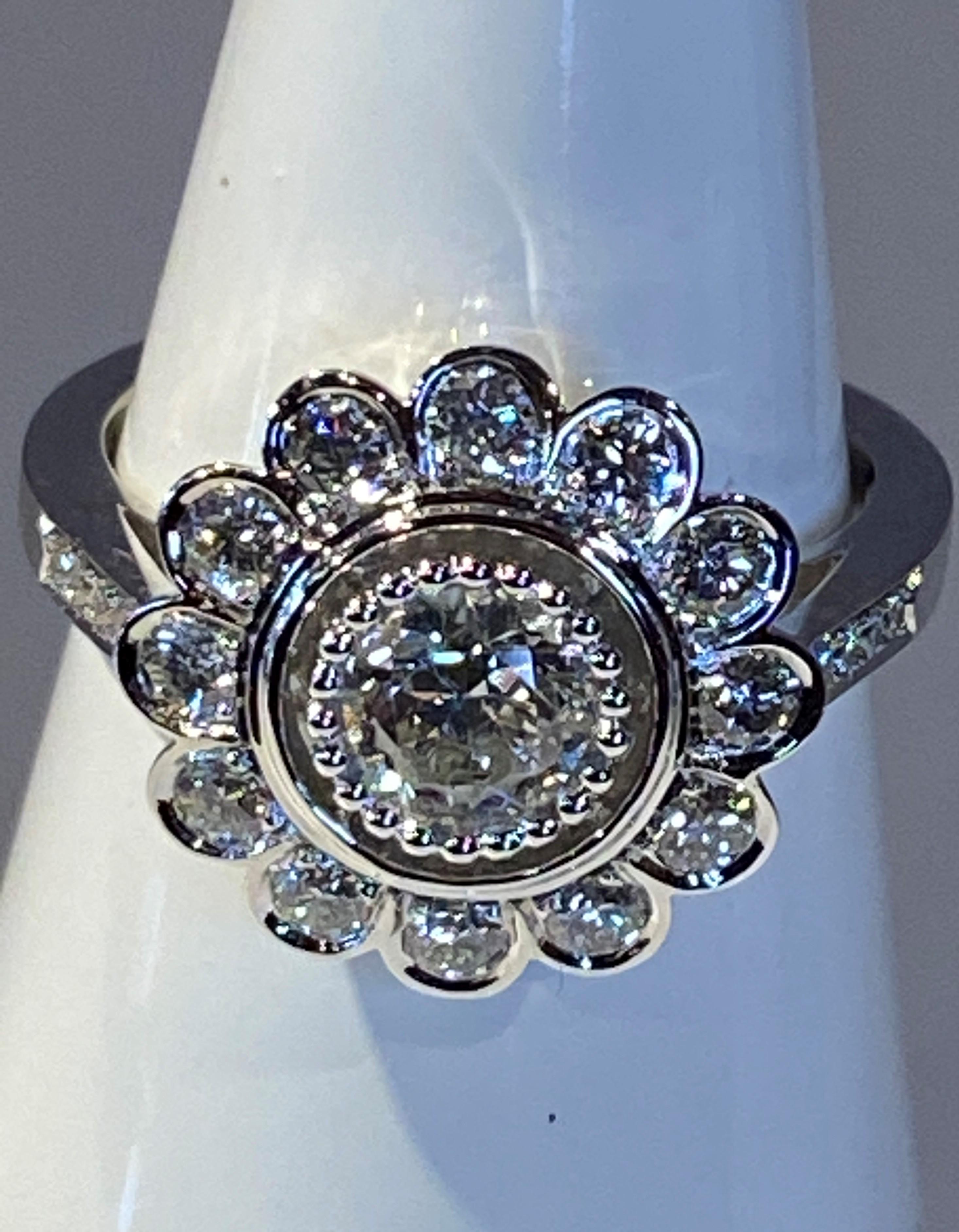 French Engagement Ring in 18 Carat Gold, Flower Model Set with Diamonds For Sale 6