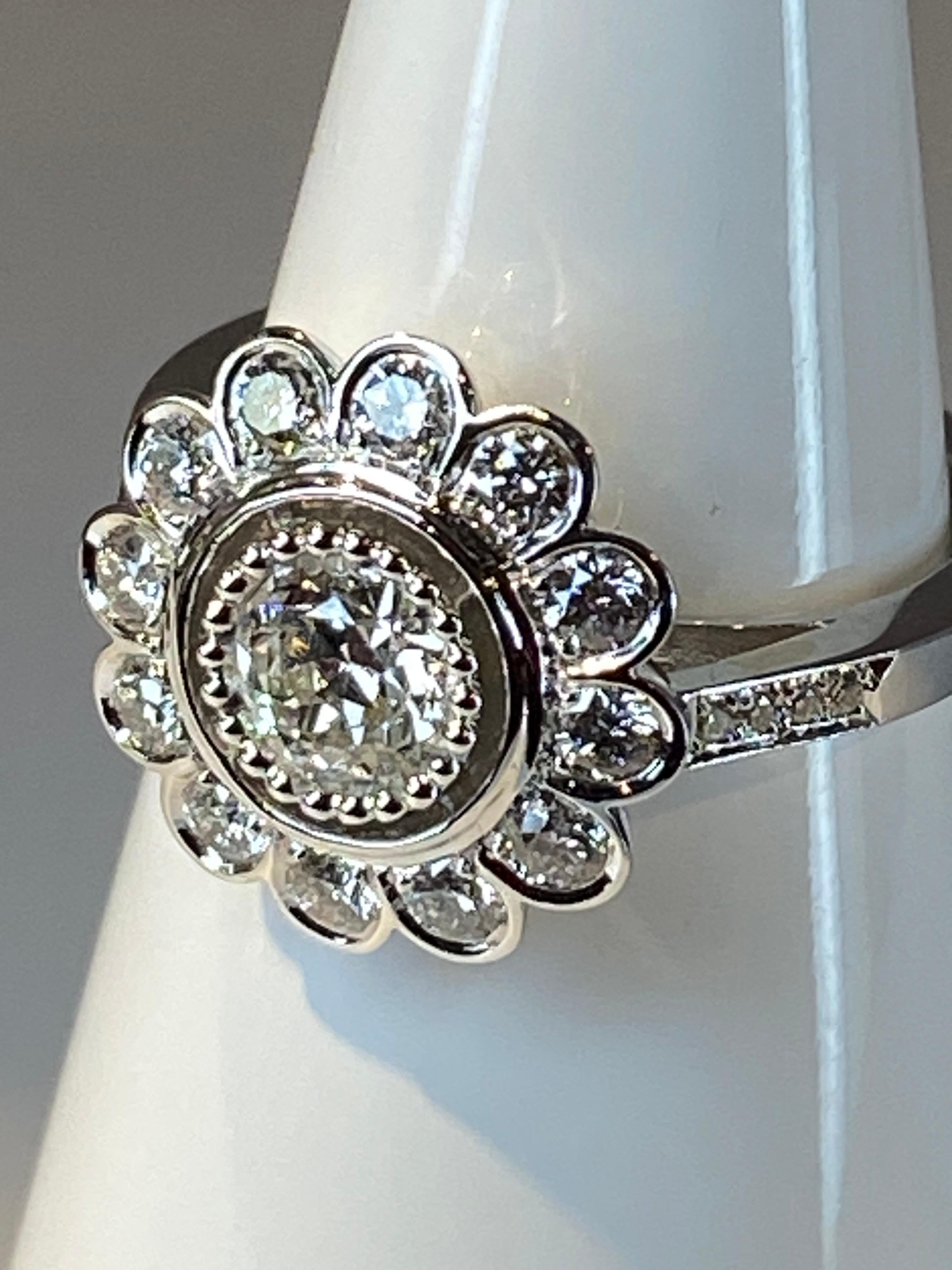 French Engagement Ring in 18 Carat Gold, Flower Model Set with Diamonds For Sale 7
