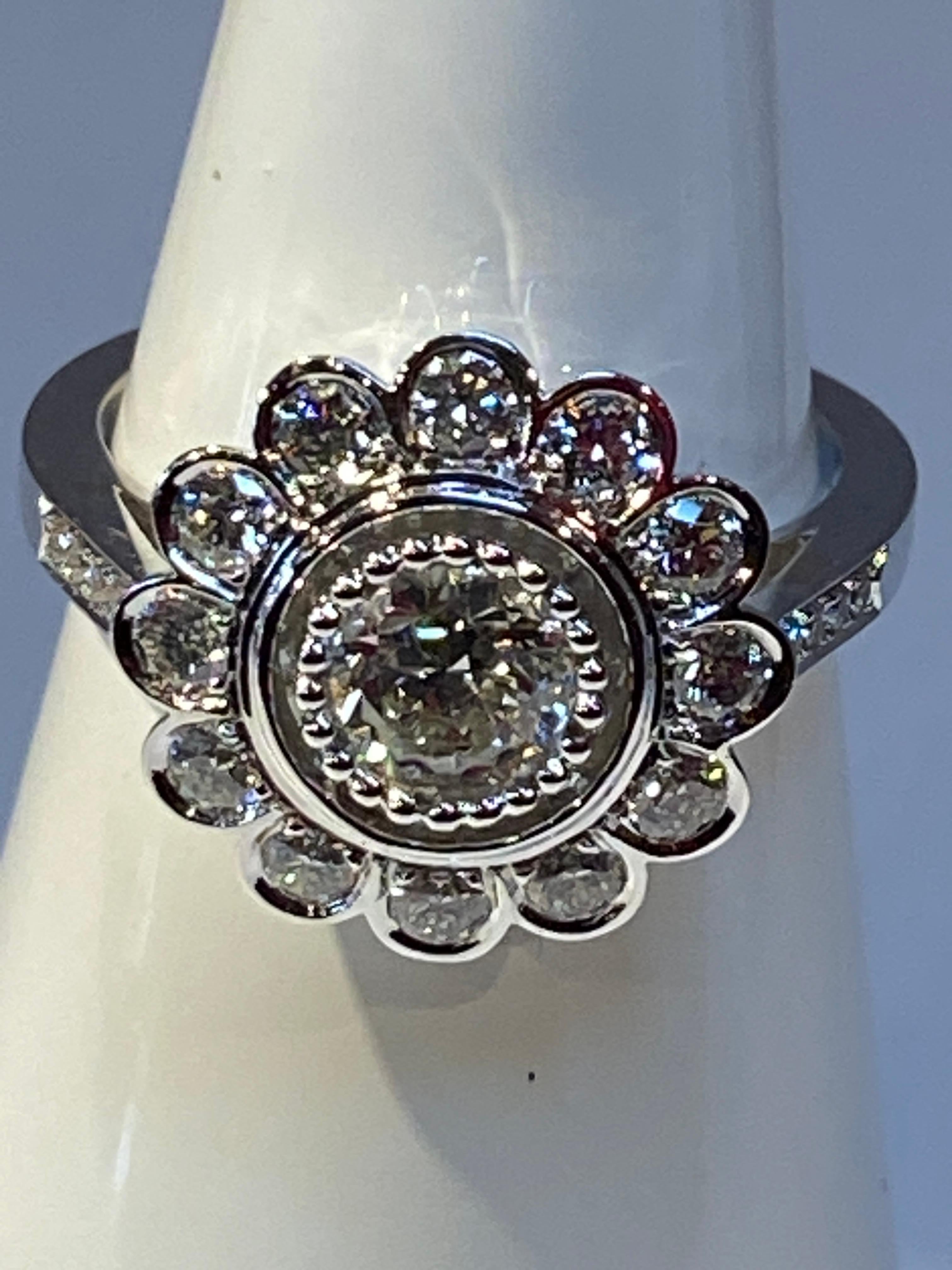 French Engagement Ring in 18 Carat Gold, Flower Model Set with Diamonds For Sale 10