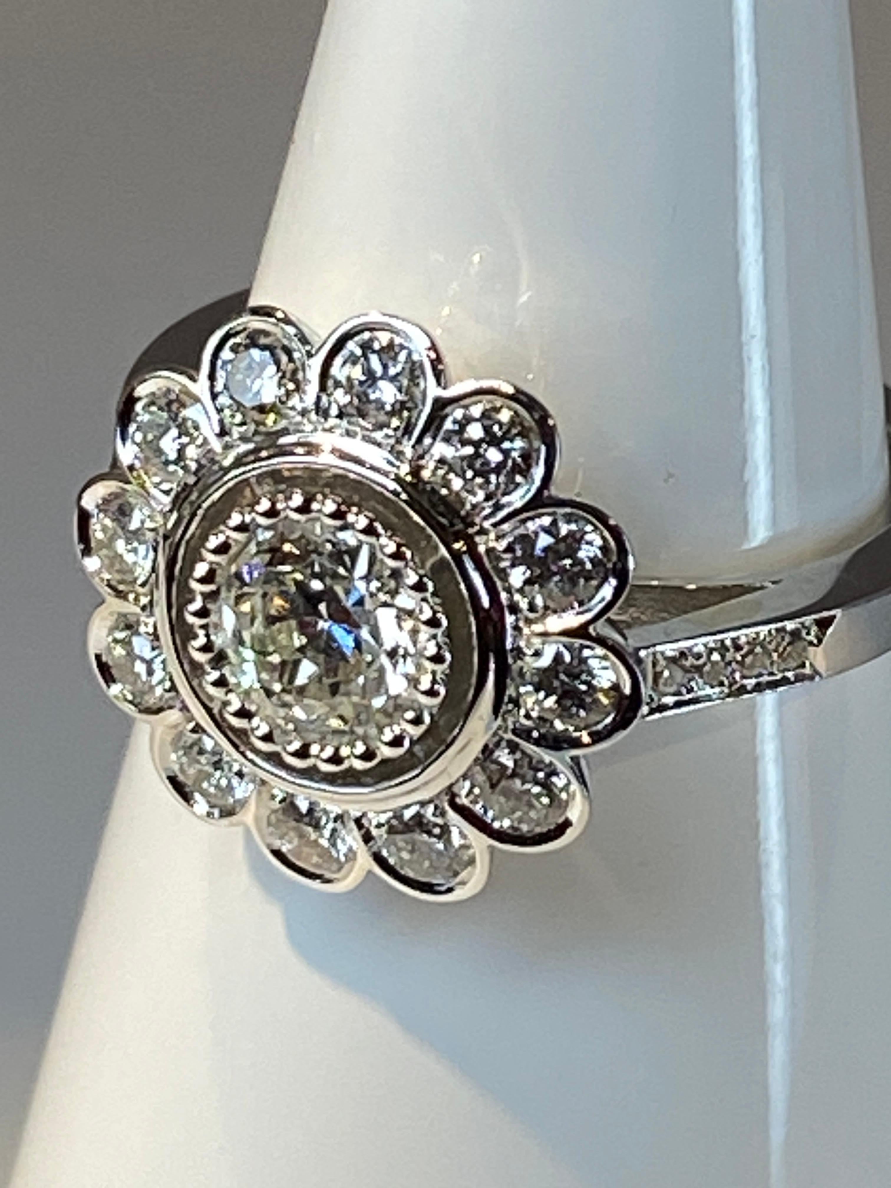 French Engagement Ring in 18 Carat Gold, Flower Model Set with Diamonds For Sale 2